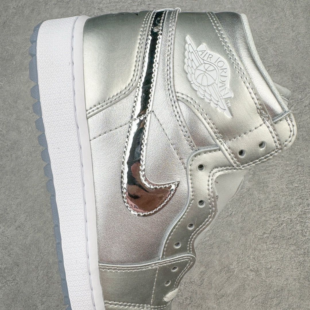 图片[6]-＃KZ神版莞产 Air Jordan AJ1 Retro Golf 高尔夫液态银 FD6815-001 外贸特供批次 终端控货优势输出 新配色不断更新开发 市场中端王者 全套原纸板楦头开发 确保原汁原味 完美呈现一代版型 一比一鞋头弧度高度鞋身弧度 此版本只针对中端市场 细节品控鞋型随意秒杀市面同价位 鞋型完美 不臃肿别扭 头层皮料加持 用料绝不含糊 进口玻璃冲刀皮料裁剪零毛边 电脑针车工艺 超高鞋面清洁度 最高QC检验标准 控制溢胶瑕疵 原盒原配 飞翼3D高频深度立体 工艺方面大到整体鞋型 漏斗收腰 底线拉帮 LOGO立体程度 小到针眼排布 载片对称 冲孔效果 鞋标规范 鞋垫背胶等等 无一不是口碑收割 每双都是一个回头客 尺码：36 36.5 37.5 38 38.5 39 40 40.5 41 42 42.5 43 44 44.5 45 46 47.5-选品中心