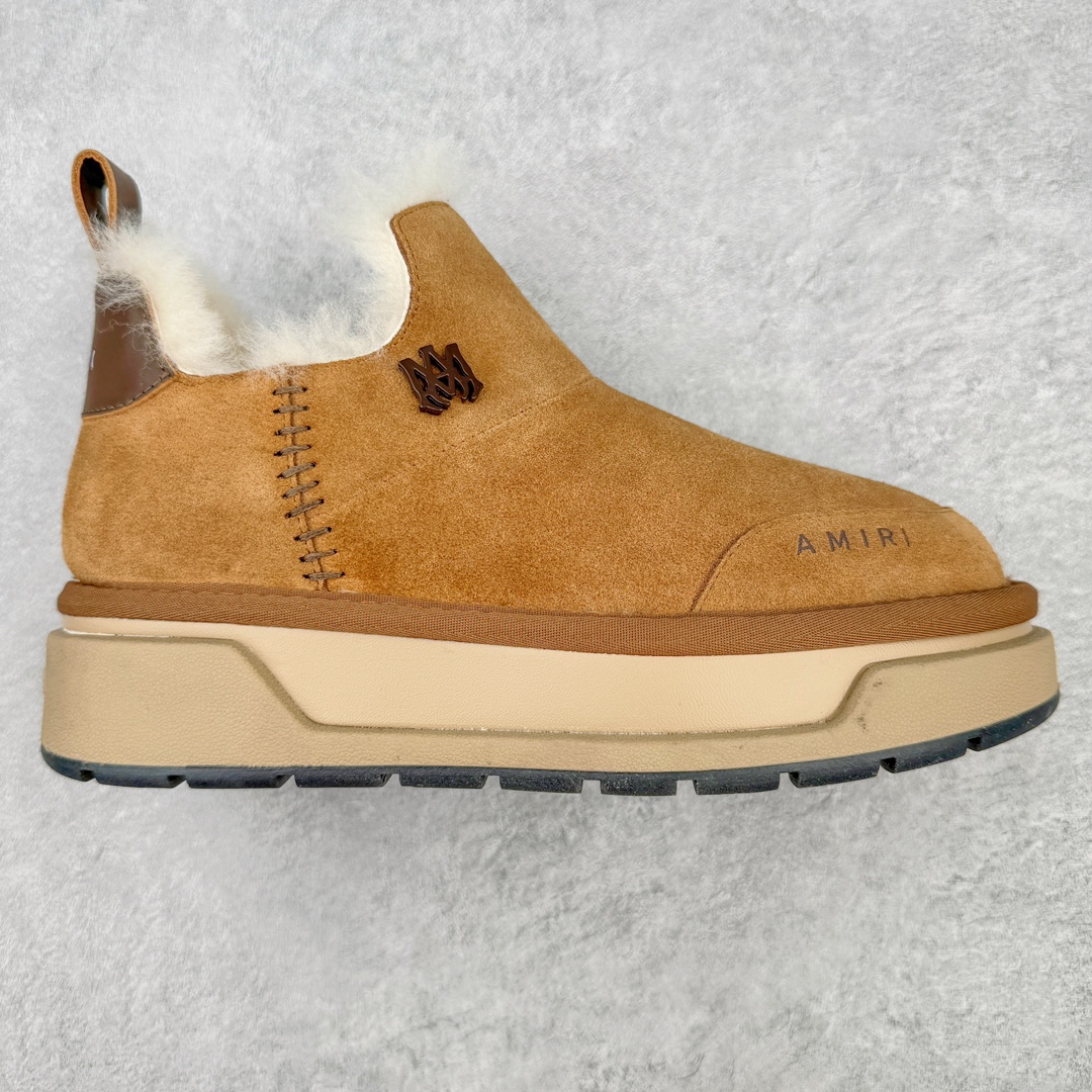 AMIRI埃米尔2023s冬季最新雪地靴系列 AMIRI是来自美国的潮流品牌 迅速走红国际时装界的一个年轻品牌 国内由©️陈冠希 ®️杨幂上脚后呈爆火状态 官网一度出现断货情况 品牌所致力打造潮流的风格 毛鞋的保暖性结构搭载日系风格 鞋子整体轻盈不显笨重 颜值与舒适度并存 ❶面料：原版定制水染牛皮 ❷内里：原版进口羊毛 ❸垫脚：原版进口羊毛 ❹大底：原版开模TPU防滑大底 ❺包装：定制原版全套包装 ❻尺码：35-40-选品中心