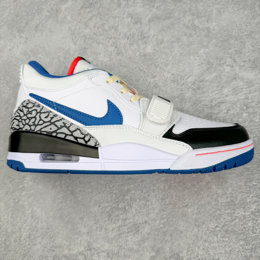 💰220 ＃KZ神版 Air Jordan Legacy AJ312 Low 低帮复古篮球鞋 白蓝 FV8117-141 市场最强独一档产物 全套原纸板楦头开发 原厂大底磨具加持立体防滑纹理 原档数据后跟TPU子母扣魔术贴 原装可视Air Sole气垫 原汁原味最完美的312代版型 唯一正确鞋头趴度弧度高度鞋身腰线 进口港宝加持 后跟自然饱满 全鞋荧光划线卡点 追求极致完美 每一双都是工艺品 多重QC质检 超越公司货的品控标准 实实在在的免检产品 鞋身采用了皮革材质打造 横跨鞋面的魔术贴十分吸睛 侧面的Swoosh Logo的一部分被鞋面遮挡了一部分 颇具玩味 魔术贴上标有NK标识 而鞋舌上是Jordan的经典红色飞翼Logo 后跟和鞋底均采用了AJ3的设计 后跟上同样也使用了经典的爆裂纹图案 SIZE：36 36.5 37.5 38 38.5 39 40 40.5 41 42 42.5 43 44 44.5 45 46 47.5 编码：by2936090-运动鞋