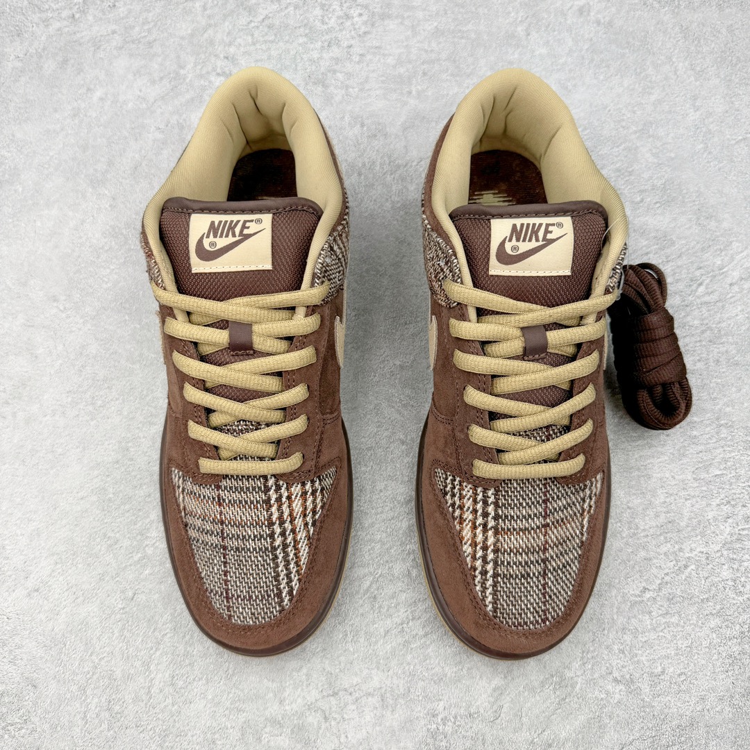 图片[2]-＃S2纯原福利 NK SB Dunk Low 棕色西服 304292-223＃原厂Sadesa D7 皮料 细纹排气孔完全一致 全套原楦原模倾力打造完美版型 独家原厂航空铝磨具打磨大底 鞋头坡度极致还原 无解鞋型 原盒原配 圈内天花板工艺 原厂冲刀 超高清洁度 全鞋零毛边皮料切割 采用原厂百宏鞋带以及原厂百宏织唛舌标 内标可供原厂几率过验 原厂中底布点胶 原厂中底布拉帮走线遵循公司 尺码：40 40.5 41 42 42.5 43 44 44.5 45 46 47.5-选品中心