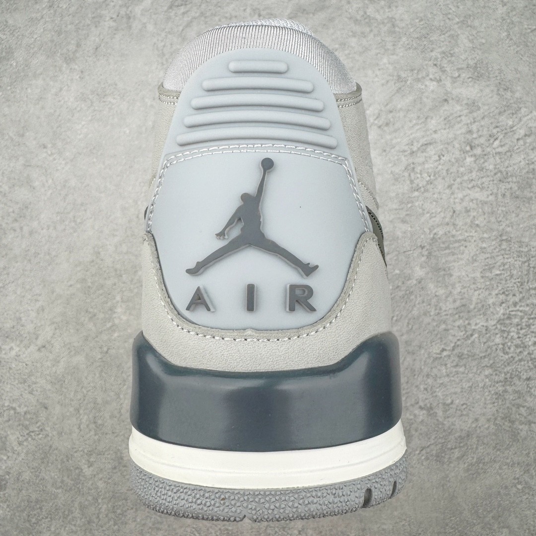 图片[8]-💰220 ＃KZ神版 Air Jordan Legacy AJ312 High 高帮复古篮球鞋 灰水泥 AV3922-002 市场最强独一档产物 全套原纸板楦头开发 原厂大底磨具加持立体防滑纹理 原档数据后跟TPU子母扣魔术贴 原装可视Air Sole气垫 原汁原味最完美的312代版型 唯一正确鞋头趴度弧度高度鞋身腰线 进口港宝加持 后跟自然饱满 全鞋荧光划线卡点 追求极致完美 每一双都是工艺品 多重QC质检 超越公司货的品控标准 实实在在的免检产品 鞋身采用了皮革材质打造 横跨鞋面的魔术贴十分吸睛 侧面的Swoosh Logo的一部分被鞋面遮挡了一部分 颇具玩味 魔术贴上标有NK标识 而鞋舌上是Jordan的经典红色飞翼Logo 后跟和鞋底均采用了AJ3的设计 后跟上同样也使用了经典的爆裂纹图案 SIZE：36 36.5 37.5 38 38.5 39 40 40.5 41 42 42.5 43 44 44.5 45 46 47.5 编码：by2936090-运动鞋