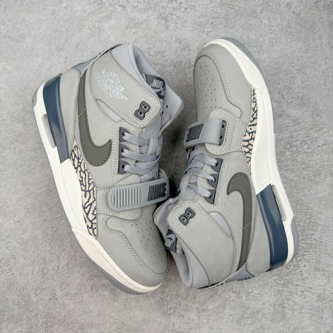 图片[3]-💰220 ＃KZ神版 Air Jordan Legacy AJ312 High 高帮复古篮球鞋 灰水泥 AV3922-002 市场最强独一档产物 全套原纸板楦头开发 原厂大底磨具加持立体防滑纹理 原档数据后跟TPU子母扣魔术贴 原装可视Air Sole气垫 原汁原味最完美的312代版型 唯一正确鞋头趴度弧度高度鞋身腰线 进口港宝加持 后跟自然饱满 全鞋荧光划线卡点 追求极致完美 每一双都是工艺品 多重QC质检 超越公司货的品控标准 实实在在的免检产品 鞋身采用了皮革材质打造 横跨鞋面的魔术贴十分吸睛 侧面的Swoosh Logo的一部分被鞋面遮挡了一部分 颇具玩味 魔术贴上标有NK标识 而鞋舌上是Jordan的经典红色飞翼Logo 后跟和鞋底均采用了AJ3的设计 后跟上同样也使用了经典的爆裂纹图案 SIZE：36 36.5 37.5 38 38.5 39 40 40.5 41 42 42.5 43 44 44.5 45 46 47.5 编码：by2936090-运动鞋