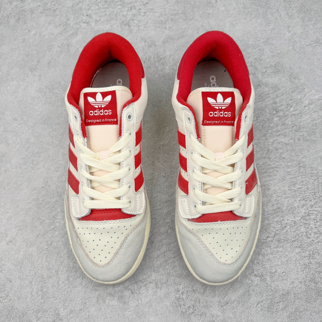 图片[2]-＃特价福利 AD Originals Centennial 85 Low 世纪百年系列低帮复古系带百搭休闲运动板鞋 随着复古风格的流行 不少经典鞋款都以别致的配色和材质重新登场 Originals 也为诞生于80年代 横跨多领域的复古篮球鞋 Centennial 85 Low 赋予两款全新配色 为出街穿搭带来更多选择 此次延续了经典鞋身轮廓 同时两款配色在整体设计上均采用简约百搭的米色鞋面作为基调 其中一款辅以后跟、三条纹以及鞋舌处标签的灰色作为点缀 使整体颜值简约耐看 鞋面都采用柔软麂皮与优质皮革拼接而成 大幅提升鞋款质感的同时也呈现出丰富层次 鞋舌处则辅以对比鲜明的粉色作为点缀 让鞋款百搭的同时又极具辨识度 最后搭载米白色中底与灰色外底 与鞋面配色相呼应 使视觉效果更为统一 尺码：36 36⅔ 37⅓ 38 38⅔ 39⅓ 40 40⅔ 41⅓ 42 42⅔ 43⅓ 44 45-选品中心