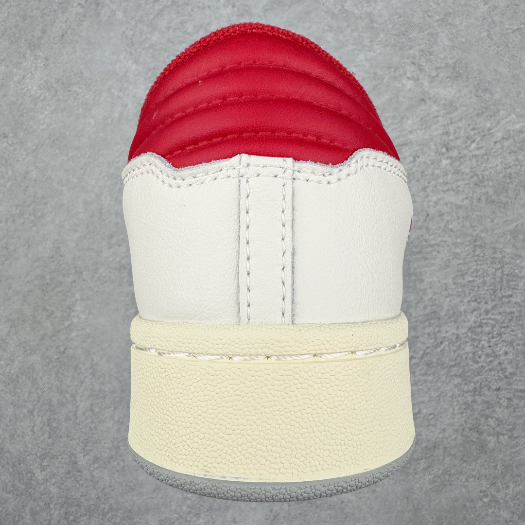 图片[8]-＃特价福利 AD Originals Centennial 85 Low 世纪百年系列低帮复古系带百搭休闲运动板鞋 随着复古风格的流行 不少经典鞋款都以别致的配色和材质重新登场 Originals 也为诞生于80年代 横跨多领域的复古篮球鞋 Centennial 85 Low 赋予两款全新配色 为出街穿搭带来更多选择 此次延续了经典鞋身轮廓 同时两款配色在整体设计上均采用简约百搭的米色鞋面作为基调 其中一款辅以后跟、三条纹以及鞋舌处标签的灰色作为点缀 使整体颜值简约耐看 鞋面都采用柔软麂皮与优质皮革拼接而成 大幅提升鞋款质感的同时也呈现出丰富层次 鞋舌处则辅以对比鲜明的粉色作为点缀 让鞋款百搭的同时又极具辨识度 最后搭载米白色中底与灰色外底 与鞋面配色相呼应 使视觉效果更为统一 尺码：36 36⅔ 37⅓ 38 38⅔ 39⅓ 40 40⅔ 41⅓ 42 42⅔ 43⅓ 44 45-选品中心