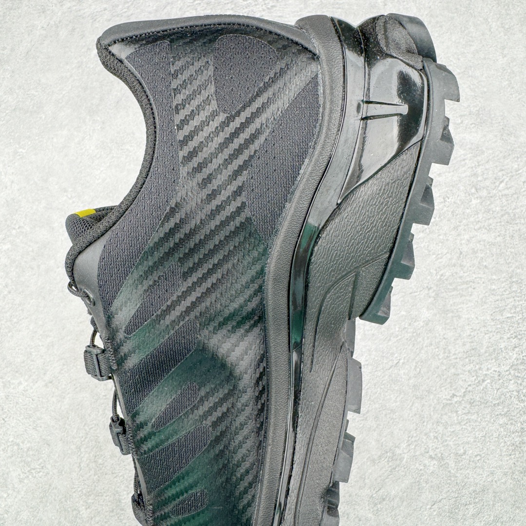 图片[7]-＃GX/绿X Salomon XT-4 OG Advanced 萨洛蒙系列低帮城市越野机能透气休闲运动鞋 鞋舌处附有迷你网眼袋收纳鞋绳以及下方的多色 Logo 标签 接着搭载奶油色 ACS 技术中底以及金色 TPU 塑料部件提升鞋款耐用性 中底与鞋面之间饰有海蓝色条状细节有效增添鞋款层次 最后应用黑色 Contragrip Chevron 外底完成鞋款设计 这次配色颇为高调 两款配色均以绚丽的渐变设计呈现 一款以粉紫渐变主打 另一款以黄绿渐变呈现 视觉效果相当吸睛 鞋面的使用玻璃纤维覆盖物加固 并通过细绳扣系带系统进行锁定 Salomon 的品牌logo 出现在脚后跟和前掌部位 中底虽然偏薄 但非常耐用 与模压塑料ACS 框架以及致密AC2 Muscle 鞋底单元结合 能够提供出色的支撑力和缓冲性 尺码：36 36.5 37.5 38 38.5 39 40 40.5 41 42 42.5 43 44 44.5 45-选品中心