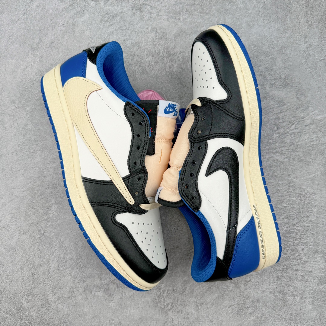 图片[3]-零售💰420 ＃PK纯原 Travis Scott x Fragment Design x Air Jordan AJ1 Low OG SP 三方联名闪电倒钩2.0低帮 白蓝黑 DM7866-140 圈内最强倒钩系列 高端零售特供批次 产品品控稳定性领先行业 各方面均可对飙L版 良心定价不杀猪 SZ原厂全套原楦原纸板冲刀磨具开发 原厂皮料加持 原厂港宝加持定型后跟R度完美 同源原厂电绣 鬼脸飞翼针数密度立体效果一致 百分百一致原鞋 原厂拉帮工艺 针距密度一致 后跟弧度收口自然不对折 极致一眼正品既视感 进口玻璃冲刀皮料裁剪零毛边 全鞋电脑针车工艺 品控清洁度最高QC检验标准 免检产品 原厂订购鞋盒、鞋标、防尘纸、鞋撑、鞋带 追求极致的原厂味道 SIZE：36 36.5 37.5 38 38.5 39 40 40.5 41 42 42.5 43 44 44.5 45 46 47.5 编码：by4936020-运动鞋