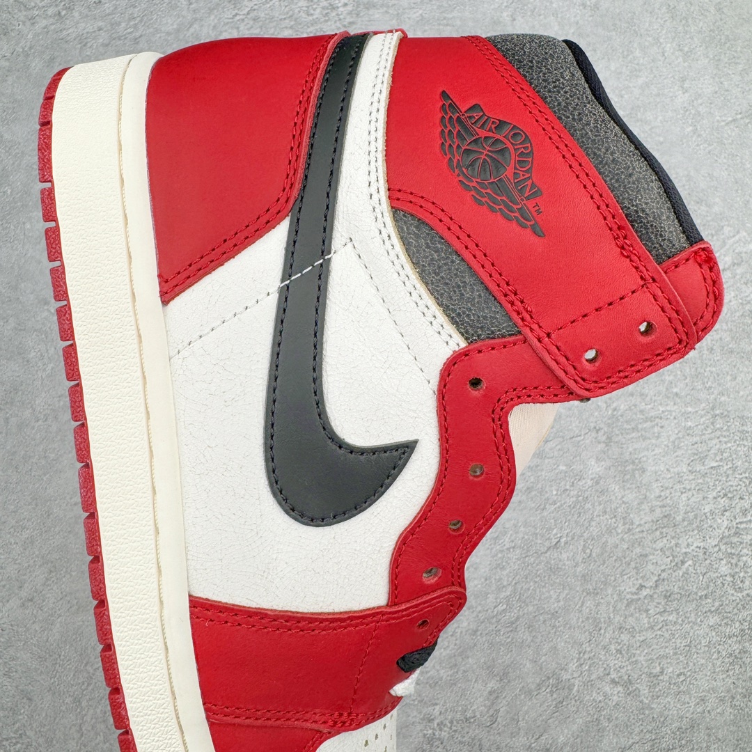 图片[6]-零售💰480 ＃PK纯原 Air Jordan AJ1 Retro High 高帮芝加哥做旧氧化 DZ5485-612 圈内最强系列 高端零售特供批次 产品品控稳定性领先行业 各方面均可对飙L版 良心定价不杀猪 SZ原厂全套原楦原纸板冲刀磨具开发 原厂皮料加持 原厂港宝加持定型后跟R度完美 同源原厂电绣 飞翼针数密度立体效果一致 百分百一致原鞋 原厂拉帮工艺 针距密度一致 后跟弧度收口自然不对折 极致一眼正品既视感 进口玻璃冲刀皮料裁剪零毛边 全鞋电脑针车工艺 品控清洁度最高QC检验标准 免检产品 原厂订购鞋盒、鞋标、防尘纸、鞋撑、鞋带 追求极致的原厂味道 SIZE：36 36.5 37.5 38 38.5 39 40 40.5 41 42 42.5 43 44 44.5 45 46 47.5 编码：by4936080-运动鞋