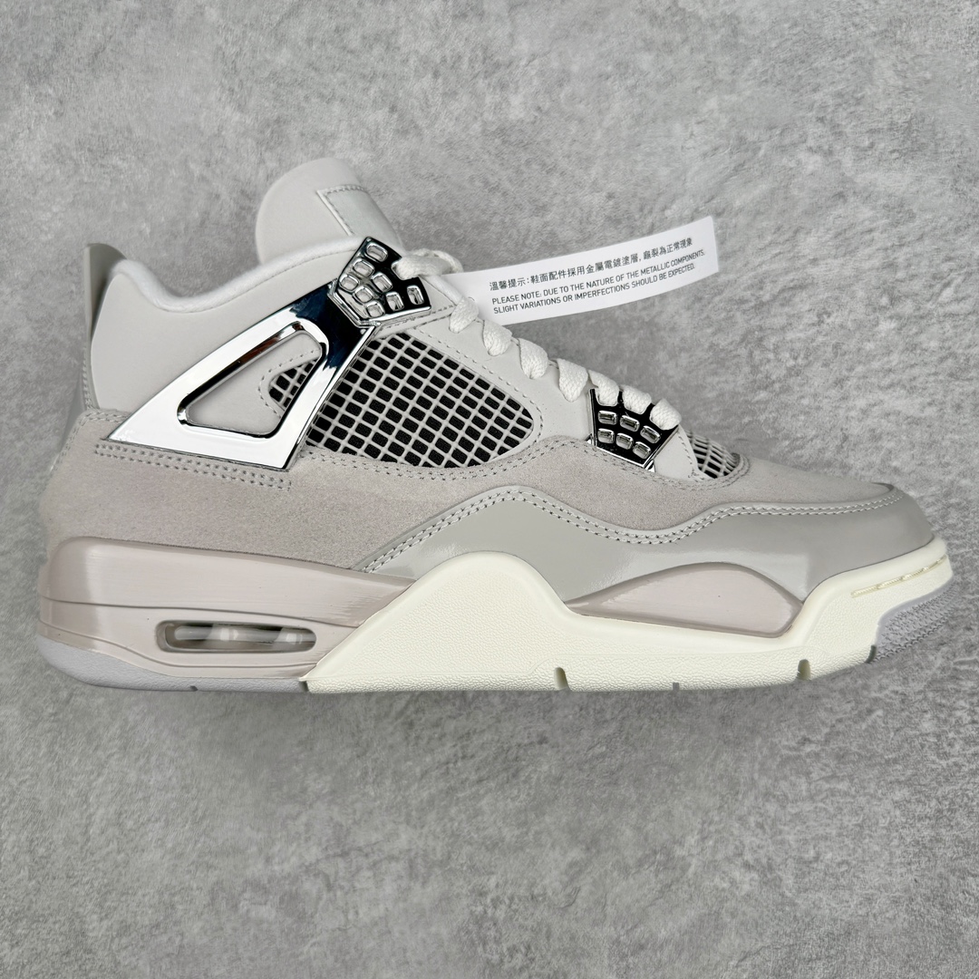 💰460 ＃GX Air Jordan AJ4 Retro 电镀银 AQ9129-001 圈内最强四代 独家外贸特供尺码含 45.5 49.5 50.5 耗时半年巨作 全套原纸板楦头开发 原厂特供皮料加持 确保原汁原味 完美呈现四代版型 一比一鞋头弧度高度鞋身弧度 数据细节工艺流程均保持原鞋一致 原厂TPU网格鞋带扣 正确内里网布 菱角分明不变形无多余毛边 柔软性质感一致于原鞋 市场唯一原厂鞋扣模具 背面可见隐藏注塑口 原厂织唛标 原厂飞人电绣工艺 尾指中部跳三针 独家绑鞋带手法 印刷中底布 四线拉帮 米色美纹纸贴合固定 进口港宝加持 后跟自然饱满 全鞋荧光划线卡点 追求极致完美 每一双都是工艺品 多重QC质检 超越公司货的品控标准 实实在在的免检产品 尺码：40 40.5 41 42 42.5 43 44 44.5 45 45.5 46 47.5 48.5 49.5 50.5 编码：by5936030-运动鞋