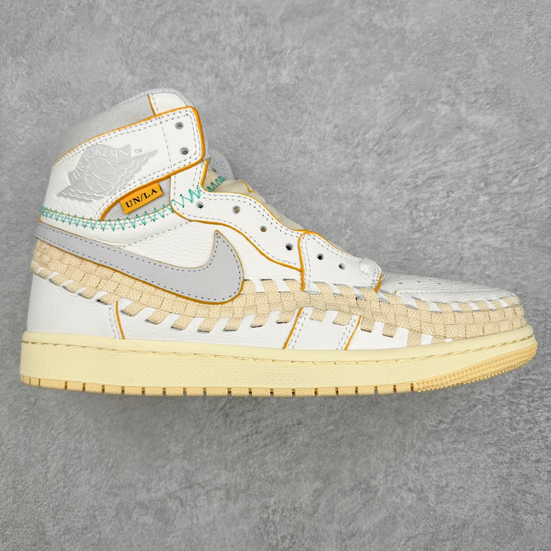 ＃FK纯原福利 Union Los Angeles x Bephie\’s Beauty Supply x Air Jordan AJ1 High OG\\\”Woven\\\” 三方联名米白灰编织 FD2565-100 知名大厂出品 外贸特供 整单全码套现 单色整单2000+ 之前4XX的东西 原楦原纸板开发 极致一眼正品既视感 原厂皮料 承诺百分百一致原鞋 鞋面清洁度最高QC检验标准 控制溢胶 飞翼3D高频深度立体 全市场仅此一家 鞋盒、防尘纸 均采购来自原厂 对于将于今年八月到来的 Union x Air Jordan 1 High OG 合作鞋款，其「一举一动」备受瞩目，尽管早前已有多家媒体进行了预测，但都具有较大不确定性，而近日揭开了真容。2023 款 Union x Air Jordan 1 High OG「WOVEN」向 Air Footscape Woven（一款以其不对称编织设计而闻名的生活方式跑鞋，于 2000 年代后期首次亮相。）轮廓致敬， 用元年款风格的「中性灰」配色，全皮革打造，整个鞋身包裹着编织细节，其他细节包括 Swoosh 上的狼灰色细节、「NK Air」鞋舌标签，以及侧后部带有外露的绿色缝线。「UN/LA」签名标签则是位于双色仿旧橡胶鞋底的外侧。后跟上的BBS联名则来自于主理人妻子的品牌Bephie\’s Beauty Supply，可以说这次算是三方合作。尺码：41 42 42.5 43 44 44.5 45 46 47.5-选品中心