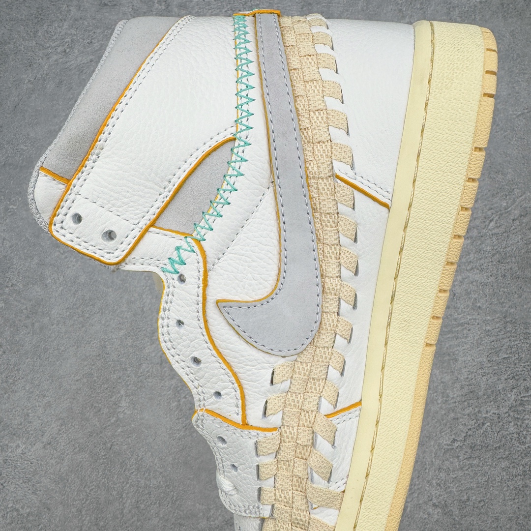 图片[7]-＃FK纯原福利 Union Los Angeles x Bephie\’s Beauty Supply x Air Jordan AJ1 High OG\\\”Woven\\\” 三方联名米白灰编织 FD2565-100 知名大厂出品 外贸特供 整单全码套现 单色整单2000+ 之前4XX的东西 原楦原纸板开发 极致一眼正品既视感 原厂皮料 承诺百分百一致原鞋 鞋面清洁度最高QC检验标准 控制溢胶 飞翼3D高频深度立体 全市场仅此一家 鞋盒、防尘纸 均采购来自原厂 对于将于今年八月到来的 Union x Air Jordan 1 High OG 合作鞋款，其「一举一动」备受瞩目，尽管早前已有多家媒体进行了预测，但都具有较大不确定性，而近日揭开了真容。2023 款 Union x Air Jordan 1 High OG「WOVEN」向 Air Footscape Woven（一款以其不对称编织设计而闻名的生活方式跑鞋，于 2000 年代后期首次亮相。）轮廓致敬， 用元年款风格的「中性灰」配色，全皮革打造，整个鞋身包裹着编织细节，其他细节包括 Swoosh 上的狼灰色细节、「NK Air」鞋舌标签，以及侧后部带有外露的绿色缝线。「UN/LA」签名标签则是位于双色仿旧橡胶鞋底的外侧。后跟上的BBS联名则来自于主理人妻子的品牌Bephie\’s Beauty Supply，可以说这次算是三方合作。尺码：41 42 42.5 43 44 44.5 45 46 47.5-选品中心
