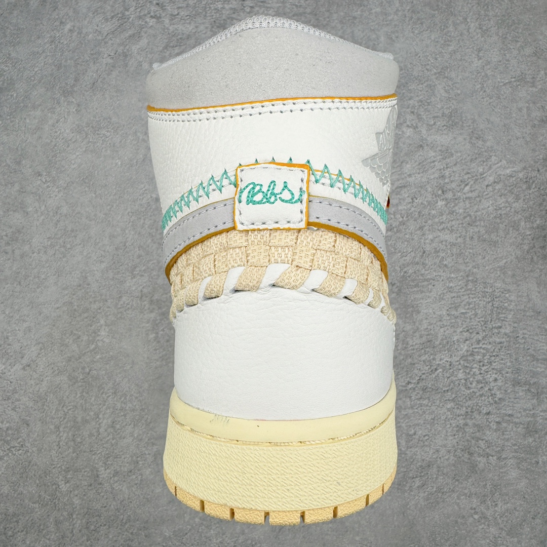 图片[8]-＃FK纯原福利 Union Los Angeles x Bephie\’s Beauty Supply x Air Jordan AJ1 High OG\\\”Woven\\\” 三方联名米白灰编织 FD2565-100 知名大厂出品 外贸特供 整单全码套现 单色整单2000+ 之前4XX的东西 原楦原纸板开发 极致一眼正品既视感 原厂皮料 承诺百分百一致原鞋 鞋面清洁度最高QC检验标准 控制溢胶 飞翼3D高频深度立体 全市场仅此一家 鞋盒、防尘纸 均采购来自原厂 对于将于今年八月到来的 Union x Air Jordan 1 High OG 合作鞋款，其「一举一动」备受瞩目，尽管早前已有多家媒体进行了预测，但都具有较大不确定性，而近日揭开了真容。2023 款 Union x Air Jordan 1 High OG「WOVEN」向 Air Footscape Woven（一款以其不对称编织设计而闻名的生活方式跑鞋，于 2000 年代后期首次亮相。）轮廓致敬， 用元年款风格的「中性灰」配色，全皮革打造，整个鞋身包裹着编织细节，其他细节包括 Swoosh 上的狼灰色细节、「NK Air」鞋舌标签，以及侧后部带有外露的绿色缝线。「UN/LA」签名标签则是位于双色仿旧橡胶鞋底的外侧。后跟上的BBS联名则来自于主理人妻子的品牌Bephie\’s Beauty Supply，可以说这次算是三方合作。尺码：41 42 42.5 43 44 44.5 45 46 47.5-选品中心