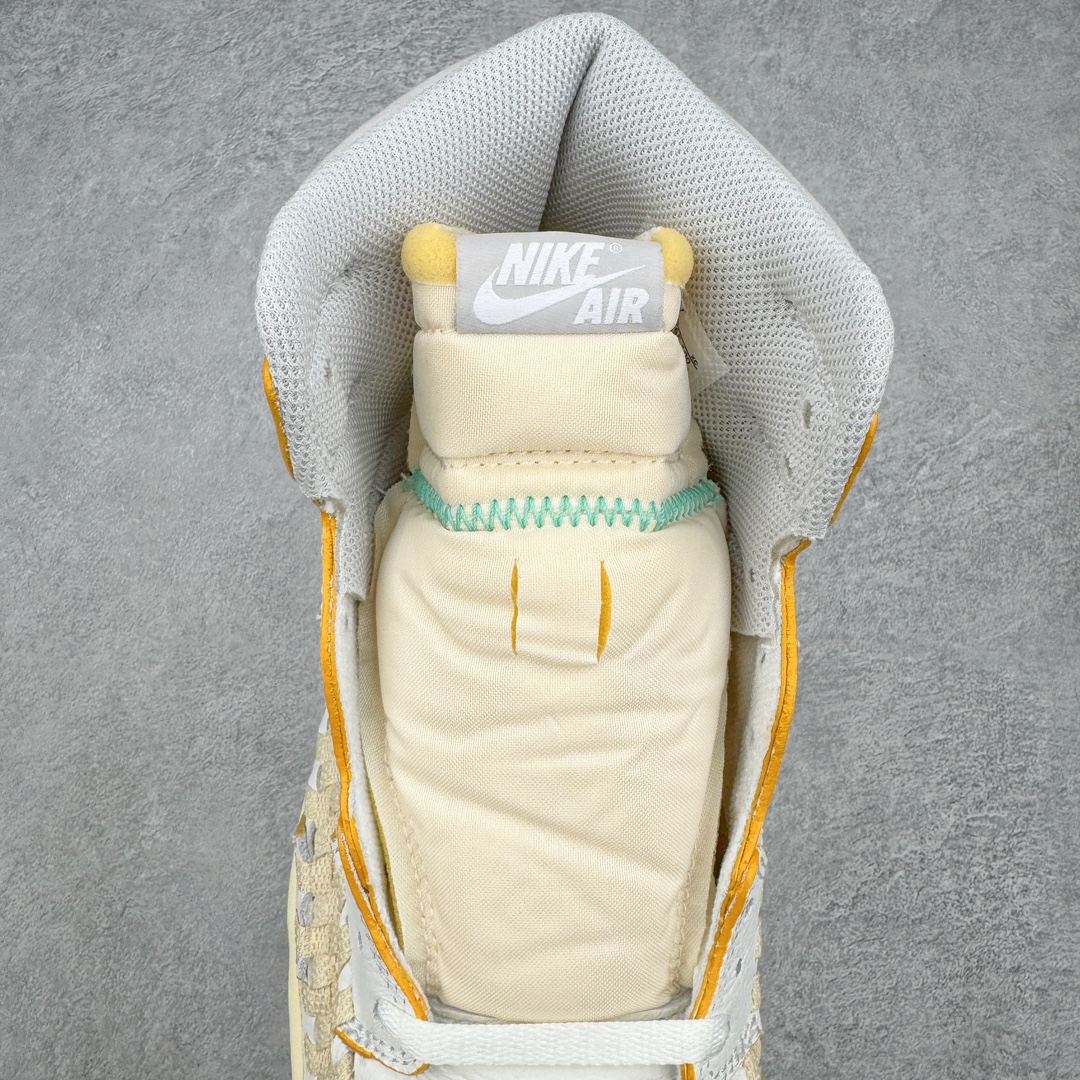 图片[5]-＃FK纯原福利 Union Los Angeles x Bephie\’s Beauty Supply x Air Jordan AJ1 High OG\\\”Woven\\\” 三方联名米白灰编织 FD2565-100 知名大厂出品 外贸特供 整单全码套现 单色整单2000+ 之前4XX的东西 原楦原纸板开发 极致一眼正品既视感 原厂皮料 承诺百分百一致原鞋 鞋面清洁度最高QC检验标准 控制溢胶 飞翼3D高频深度立体 全市场仅此一家 鞋盒、防尘纸 均采购来自原厂 对于将于今年八月到来的 Union x Air Jordan 1 High OG 合作鞋款，其「一举一动」备受瞩目，尽管早前已有多家媒体进行了预测，但都具有较大不确定性，而近日揭开了真容。2023 款 Union x Air Jordan 1 High OG「WOVEN」向 Air Footscape Woven（一款以其不对称编织设计而闻名的生活方式跑鞋，于 2000 年代后期首次亮相。）轮廓致敬， 用元年款风格的「中性灰」配色，全皮革打造，整个鞋身包裹着编织细节，其他细节包括 Swoosh 上的狼灰色细节、「NK Air」鞋舌标签，以及侧后部带有外露的绿色缝线。「UN/LA」签名标签则是位于双色仿旧橡胶鞋底的外侧。后跟上的BBS联名则来自于主理人妻子的品牌Bephie\’s Beauty Supply，可以说这次算是三方合作。尺码：41 42 42.5 43 44 44.5 45 46 47.5-选品中心