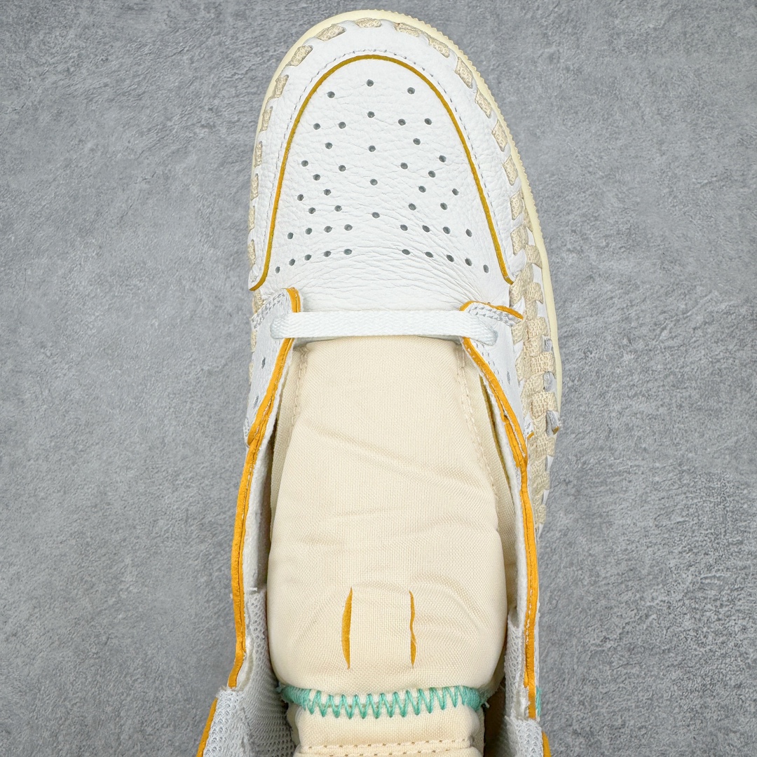 图片[4]-＃FK纯原福利 Union Los Angeles x Bephie\’s Beauty Supply x Air Jordan AJ1 High OG\\\”Woven\\\” 三方联名米白灰编织 FD2565-100 知名大厂出品 外贸特供 整单全码套现 单色整单2000+ 之前4XX的东西 原楦原纸板开发 极致一眼正品既视感 原厂皮料 承诺百分百一致原鞋 鞋面清洁度最高QC检验标准 控制溢胶 飞翼3D高频深度立体 全市场仅此一家 鞋盒、防尘纸 均采购来自原厂 对于将于今年八月到来的 Union x Air Jordan 1 High OG 合作鞋款，其「一举一动」备受瞩目，尽管早前已有多家媒体进行了预测，但都具有较大不确定性，而近日揭开了真容。2023 款 Union x Air Jordan 1 High OG「WOVEN」向 Air Footscape Woven（一款以其不对称编织设计而闻名的生活方式跑鞋，于 2000 年代后期首次亮相。）轮廓致敬， 用元年款风格的「中性灰」配色，全皮革打造，整个鞋身包裹着编织细节，其他细节包括 Swoosh 上的狼灰色细节、「NK Air」鞋舌标签，以及侧后部带有外露的绿色缝线。「UN/LA」签名标签则是位于双色仿旧橡胶鞋底的外侧。后跟上的BBS联名则来自于主理人妻子的品牌Bephie\’s Beauty Supply，可以说这次算是三方合作。尺码：41 42 42.5 43 44 44.5 45 46 47.5-选品中心