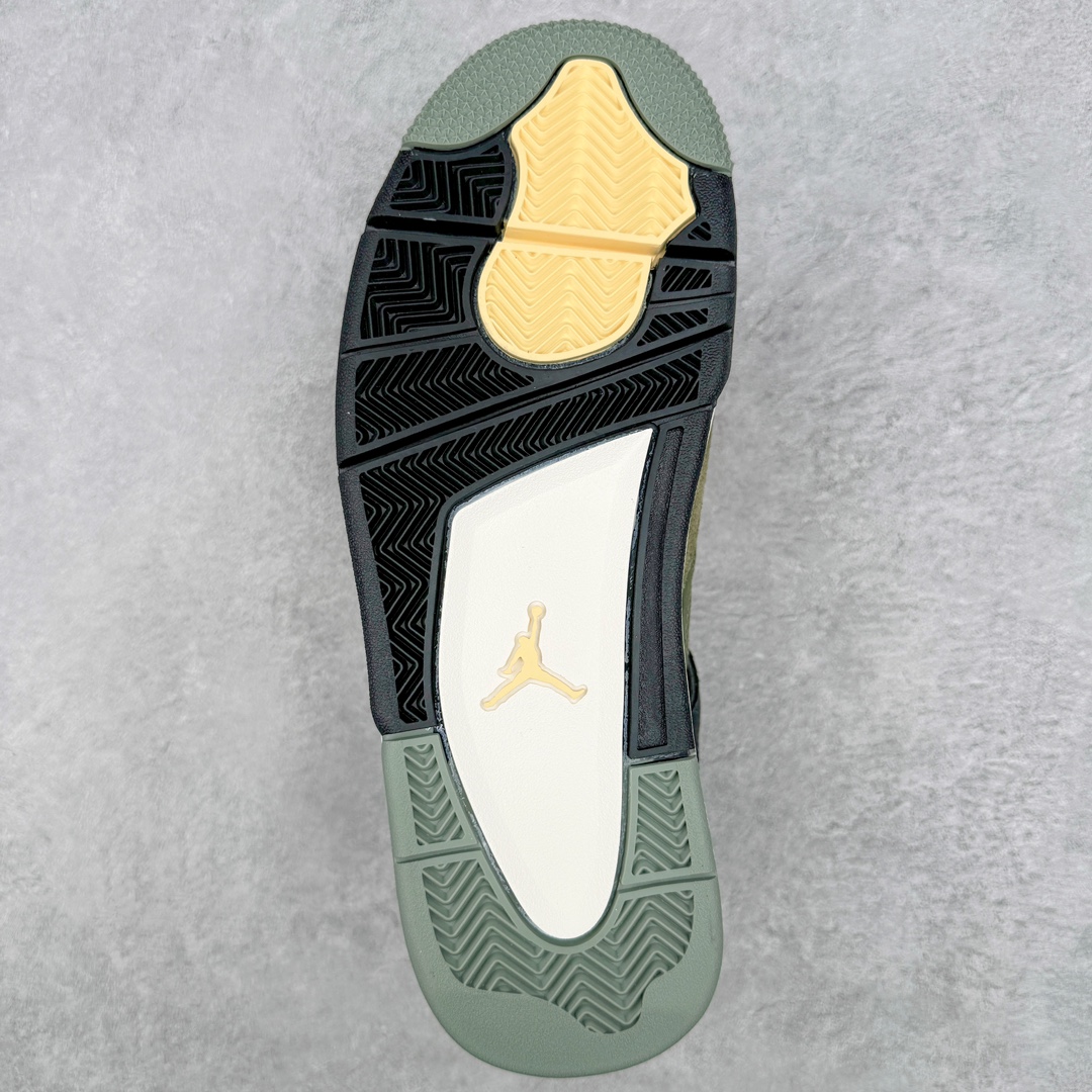 图片[9]-💰460 ＃GX Air Jordan AJ4 Retro \”Olive Canvas\” 军绿色 FB9927-200 圈内最强四代 独家外贸特供尺码含 45.5 49.5 50.5 耗时半年巨 全套原纸板楦头开发 原厂特供皮料加持 确保原汁原味 完美呈现四代版型 一比一鞋头弧度高度鞋身弧度 数据细节工艺流程均保持原鞋一致 原厂TPU网格鞋带扣 正确内里网布 菱角分明不变形无多余毛边 柔软性质感一致于原鞋 市场唯一原厂鞋扣模具 背面可见隐藏注塑口 原厂织唛标 原厂飞人电绣工艺 尾指中部跳三针 独家绑鞋带手法 印刷中底布 四线拉帮 米色美纹纸贴合固定 进口港宝加持 后跟自然饱满 全鞋荧光划线卡点 追求极致完美 每一双都是工艺品 多重QC质检 超越公司货的品控标准 实实在在的免检产品 尺码：40 40.5 41 42 42.5 43 44 44.5 45 45.5 46 47.5 48.5 49.5 50.5 编码：by5936030-运动鞋