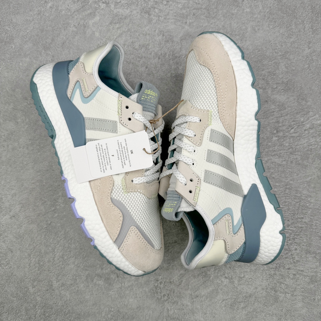 图片[3]-＃纯原福利 AD originals Nite Jogger Pride 夜行者减震耐磨低帮反光复古休闲百搭运动跑鞋 原厂材料 原厂大底 原装工艺 原鞋一致 记忆海绵 鞋眼使用原鞋一致电绣加针车工艺 后跟全部一致采用原鞋工艺 四针六线进口机 区别市面三针五线 头层皮打造 原厂流水标 3D喷漆 瞄漆 私家独模 网布搭配麂皮拼接打造鞋面 极具复古风格鞋头及鞋跟点缀3M反光设计 极为亮眼中底采用全掌Boost科技 厚度相当可观 脚感极佳 尺码：36 36⅔ 37⅓ 38 38⅔ 39⅓ 40 40⅔ 41⅓ 42 42⅔ 43⅓ 44 45-选品中心