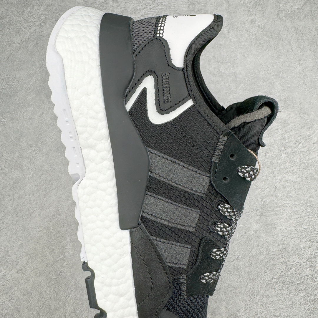 图片[6]-＃纯原福利 AD originals Nite Jogger Pride 夜行者减震耐磨低帮反光复古休闲百搭运动跑鞋 原厂材料 原厂大底 原装工艺 原鞋一致 记忆海绵 鞋眼使用原鞋一致电绣加针车工艺 后跟全部一致采用原鞋工艺 四针六线进口机 区别市面三针五线 头层皮打造 原厂流水标 3D喷漆 瞄漆 私家独模 网布搭配麂皮拼接打造鞋面 极具复古风格鞋头及鞋跟点缀3M反光设计 极为亮眼中底采用全掌Boost科技 厚度相当可观 脚感极佳 尺码：36 36⅔ 37⅓ 38 38⅔ 39⅓ 40 40⅔ 41⅓ 42 42⅔ 43⅓ 44 45-选品中心