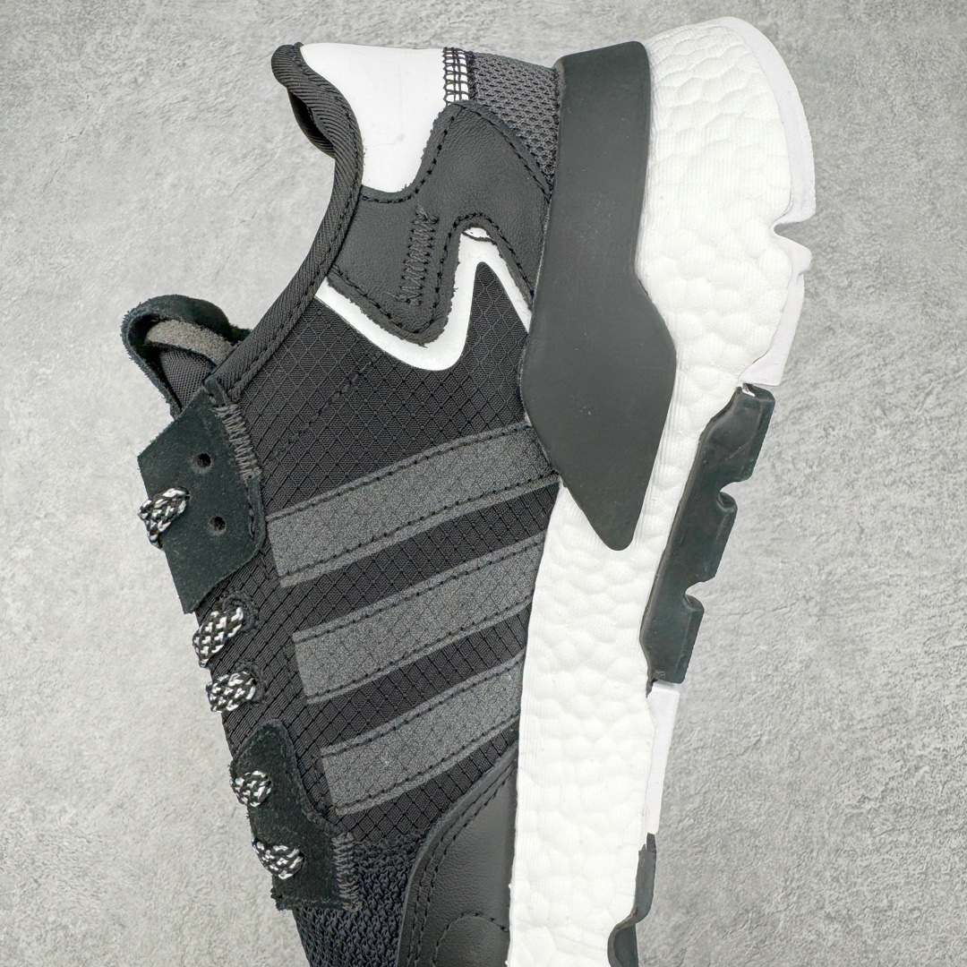 图片[7]-＃纯原福利 AD originals Nite Jogger Pride 夜行者减震耐磨低帮反光复古休闲百搭运动跑鞋 原厂材料 原厂大底 原装工艺 原鞋一致 记忆海绵 鞋眼使用原鞋一致电绣加针车工艺 后跟全部一致采用原鞋工艺 四针六线进口机 区别市面三针五线 头层皮打造 原厂流水标 3D喷漆 瞄漆 私家独模 网布搭配麂皮拼接打造鞋面 极具复古风格鞋头及鞋跟点缀3M反光设计 极为亮眼中底采用全掌Boost科技 厚度相当可观 脚感极佳 尺码：36 36⅔ 37⅓ 38 38⅔ 39⅓ 40 40⅔ 41⅓ 42 42⅔ 43⅓ 44 45-选品中心