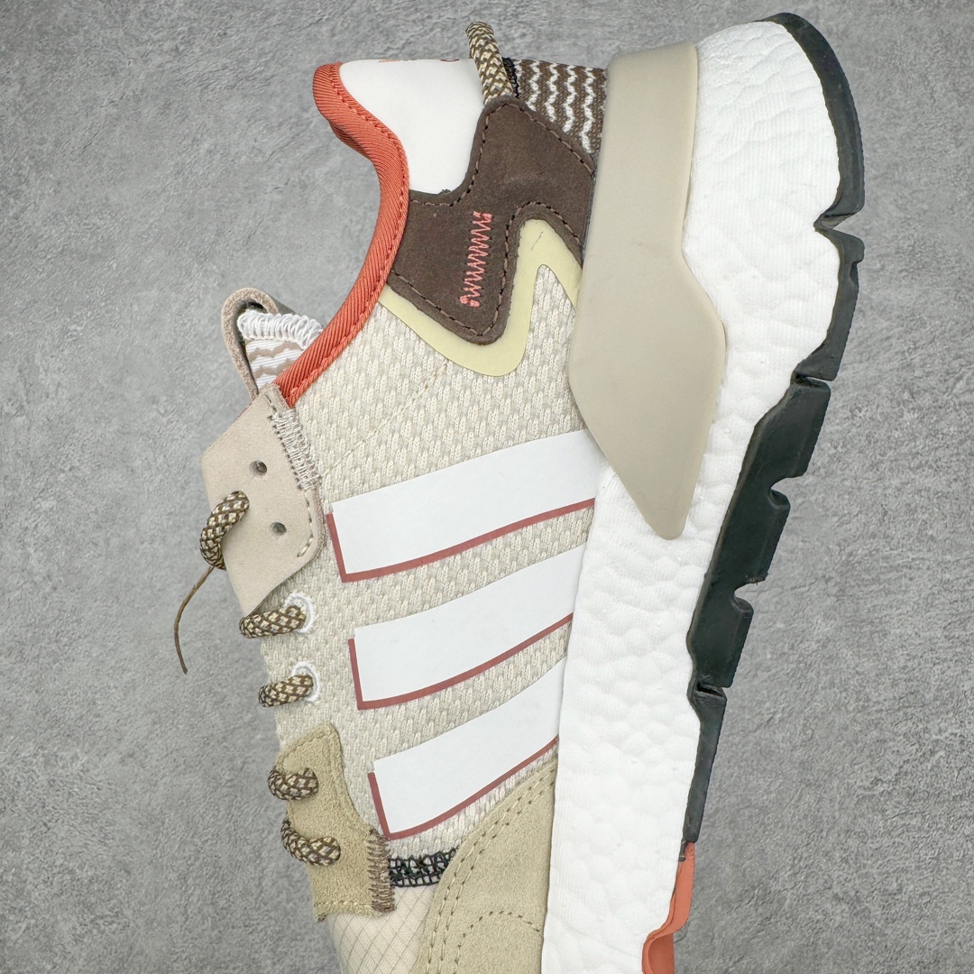 图片[7]-＃纯原福利 AD originals Nite Jogger Pride 夜行者减震耐磨低帮反光复古休闲百搭运动跑鞋 原厂材料 原厂大底 原装工艺 原鞋一致 记忆海绵 鞋眼使用原鞋一致电绣加针车工艺 后跟全部一致采用原鞋工艺 四针六线进口机 区别市面三针五线 头层皮打造 原厂流水标 3D喷漆 瞄漆 私家独模 网布搭配麂皮拼接打造鞋面 极具复古风格鞋头及鞋跟点缀3M反光设计 极为亮眼中底采用全掌Boost科技 厚度相当可观 脚感极佳 尺码：36 36⅔ 37⅓ 38 38⅔ 39⅓ 40 40⅔ 41⅓ 42 42⅔ 43⅓ 44 45-选品中心