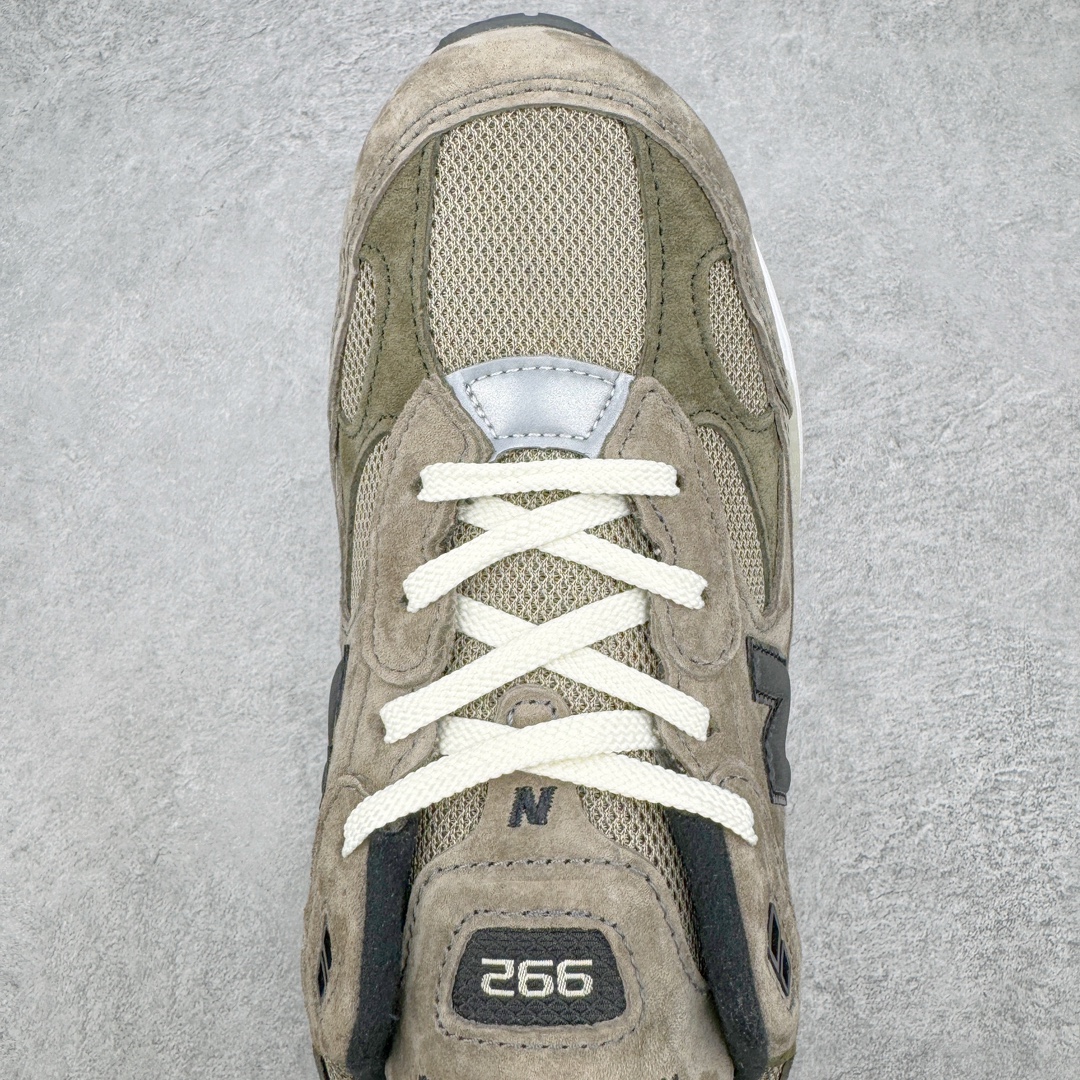 图片[4]-💰240 ＃M纯原 JJJJound x New Balance M992J2 新百伦NB992 联名总统复古慢跑鞋 灰棕 正确3M反光细节 原楦原纸版开发 正确6层组合底模精密开发 后跟透明TPU水晶装饰条稳固 沿用了引以为傲的跑鞋手工技艺 采用猪皮绒面并包裹局部透气网面的鞋身设计 菱网鞋舌上刻有New Balance USA 鞋面依旧身着经典的大热之灰 彰显了其高端的品质身份 尺码：36 37 37.5 38 38.5 39 40 40.5 41.5 42 42.5 43 44 45 46.5 编码：by3936010-运动鞋