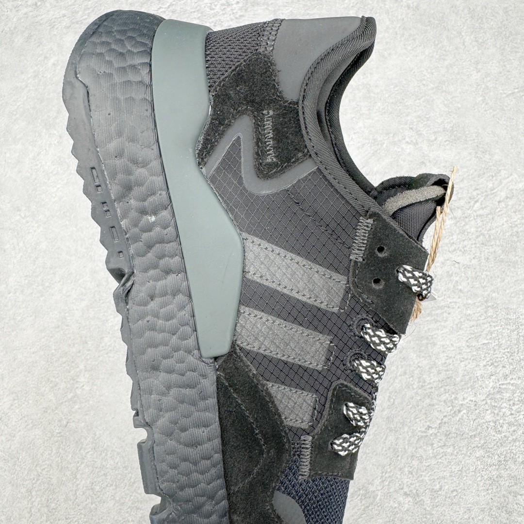 图片[6]-＃纯原福利 AD originals Nite Jogger Pride 夜行者减震耐磨低帮反光复古休闲百搭运动跑鞋 原厂材料 原厂大底 原装工艺 原鞋一致 记忆海绵 鞋眼使用原鞋一致电绣加针车工艺 后跟全部一致采用原鞋工艺 四针六线进口机 区别市面三针五线 头层皮打造 原厂流水标 3D喷漆 瞄漆 私家独模 网布搭配麂皮拼接打造鞋面 极具复古风格鞋头及鞋跟点缀3M反光设计 极为亮眼中底采用全掌Boost科技 厚度相当可观 脚感极佳 尺码：36 36⅔ 37⅓ 38 38⅔ 39⅓ 40 40⅔ 41⅓ 42 42⅔ 43⅓ 44 45-选品中心