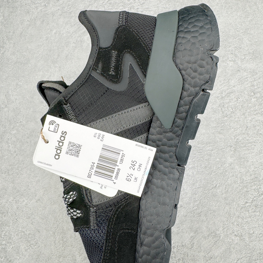 图片[7]-＃纯原福利 AD originals Nite Jogger Pride 夜行者减震耐磨低帮反光复古休闲百搭运动跑鞋 原厂材料 原厂大底 原装工艺 原鞋一致 记忆海绵 鞋眼使用原鞋一致电绣加针车工艺 后跟全部一致采用原鞋工艺 四针六线进口机 区别市面三针五线 头层皮打造 原厂流水标 3D喷漆 瞄漆 私家独模 网布搭配麂皮拼接打造鞋面 极具复古风格鞋头及鞋跟点缀3M反光设计 极为亮眼中底采用全掌Boost科技 厚度相当可观 脚感极佳 尺码：36 36⅔ 37⅓ 38 38⅔ 39⅓ 40 40⅔ 41⅓ 42 42⅔ 43⅓ 44 45-选品中心