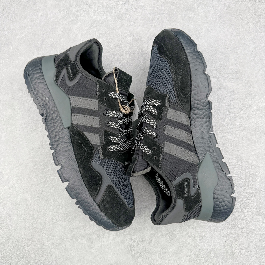 图片[3]-＃纯原福利 AD originals Nite Jogger Pride 夜行者减震耐磨低帮反光复古休闲百搭运动跑鞋 原厂材料 原厂大底 原装工艺 原鞋一致 记忆海绵 鞋眼使用原鞋一致电绣加针车工艺 后跟全部一致采用原鞋工艺 四针六线进口机 区别市面三针五线 头层皮打造 原厂流水标 3D喷漆 瞄漆 私家独模 网布搭配麂皮拼接打造鞋面 极具复古风格鞋头及鞋跟点缀3M反光设计 极为亮眼中底采用全掌Boost科技 厚度相当可观 脚感极佳 尺码：36 36⅔ 37⅓ 38 38⅔ 39⅓ 40 40⅔ 41⅓ 42 42⅔ 43⅓ 44 45-选品中心