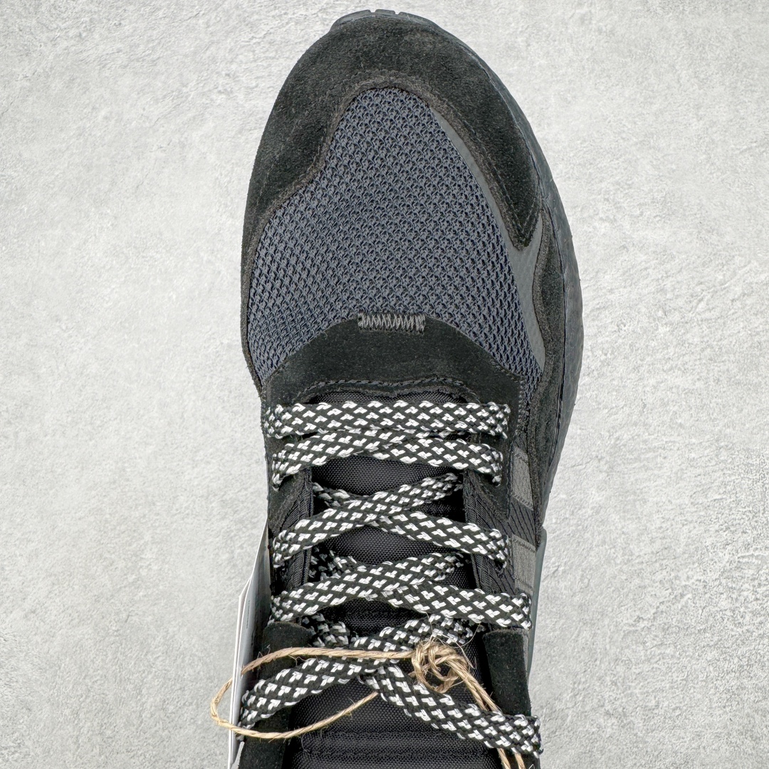 图片[4]-＃纯原福利 AD originals Nite Jogger Pride 夜行者减震耐磨低帮反光复古休闲百搭运动跑鞋 原厂材料 原厂大底 原装工艺 原鞋一致 记忆海绵 鞋眼使用原鞋一致电绣加针车工艺 后跟全部一致采用原鞋工艺 四针六线进口机 区别市面三针五线 头层皮打造 原厂流水标 3D喷漆 瞄漆 私家独模 网布搭配麂皮拼接打造鞋面 极具复古风格鞋头及鞋跟点缀3M反光设计 极为亮眼中底采用全掌Boost科技 厚度相当可观 脚感极佳 尺码：36 36⅔ 37⅓ 38 38⅔ 39⅓ 40 40⅔ 41⅓ 42 42⅔ 43⅓ 44 45-选品中心