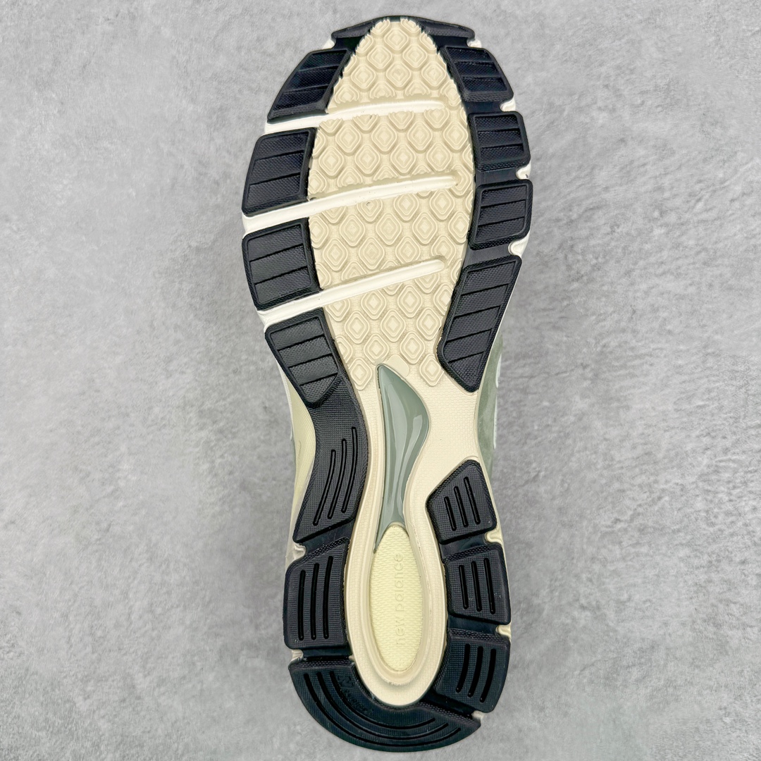 图片[9]-＃K版纯原 New Balance in USA M990V4 新百伦NB系列美产血统经典复古休闲运动百搭老爹跑步鞋 990V4延续了品牌引以为傲的精湛制鞋技艺及经典复古轮廓 同时中底结合新的ACTIVE lite和PU材料 重新诠释ENCAP科技 带来绝佳缓震体验 于细节处 全鞋360度的3M反光设计 及鞋舌固定功能上的提升 配以全新的N标设计更是带来绝佳的用户体验 尺码：36 37 37.5 38 38.5 39 40 40.5 41.5 42 42.5 43 44 44.5 45-选品中心