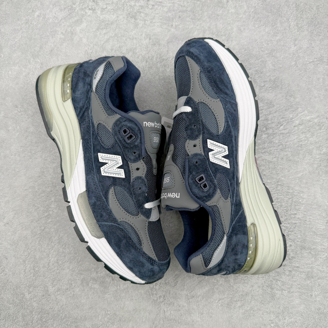 图片[3]-💰240 ＃M纯原 New Balance M992GG 新百伦NB992总统复古慢跑鞋 海军蓝 正确3M反光细节 原楦原纸版开发 正确6层组合底模精密开发 后跟透明TPU水晶装饰条稳固 沿用了引以为傲的跑鞋手工技艺 采用猪皮绒面并包裹局部透气网面的鞋身设计 菱网鞋舌上刻有New Balance USA 鞋面依旧身着经典的大热之灰 彰显了其高端的品质身份 尺码：36 37 37.5 38 38.5 39 40 40.5 41.5 42 42.5 43 44 45 46.5 编码：by3936010-运动鞋