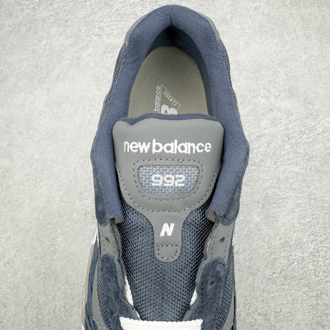 图片[5]-💰240 ＃M纯原 New Balance M992GG 新百伦NB992总统复古慢跑鞋 海军蓝 正确3M反光细节 原楦原纸版开发 正确6层组合底模精密开发 后跟透明TPU水晶装饰条稳固 沿用了引以为傲的跑鞋手工技艺 采用猪皮绒面并包裹局部透气网面的鞋身设计 菱网鞋舌上刻有New Balance USA 鞋面依旧身着经典的大热之灰 彰显了其高端的品质身份 尺码：36 37 37.5 38 38.5 39 40 40.5 41.5 42 42.5 43 44 45 46.5 编码：by3936010-运动鞋