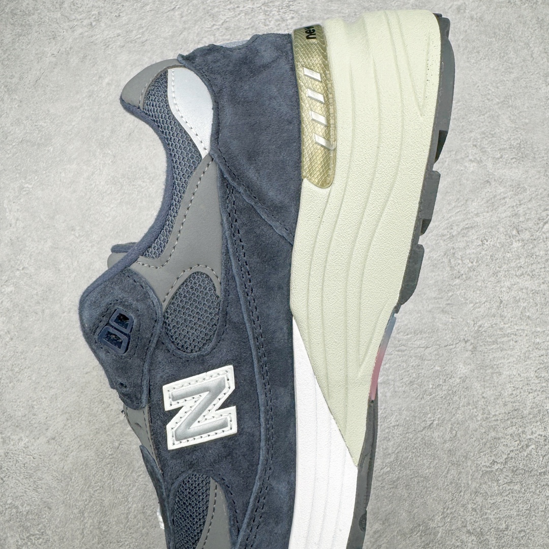 图片[7]-💰240 ＃M纯原 New Balance M992GG 新百伦NB992总统复古慢跑鞋 海军蓝 正确3M反光细节 原楦原纸版开发 正确6层组合底模精密开发 后跟透明TPU水晶装饰条稳固 沿用了引以为傲的跑鞋手工技艺 采用猪皮绒面并包裹局部透气网面的鞋身设计 菱网鞋舌上刻有New Balance USA 鞋面依旧身着经典的大热之灰 彰显了其高端的品质身份 尺码：36 37 37.5 38 38.5 39 40 40.5 41.5 42 42.5 43 44 45 46.5 编码：by3936010-运动鞋