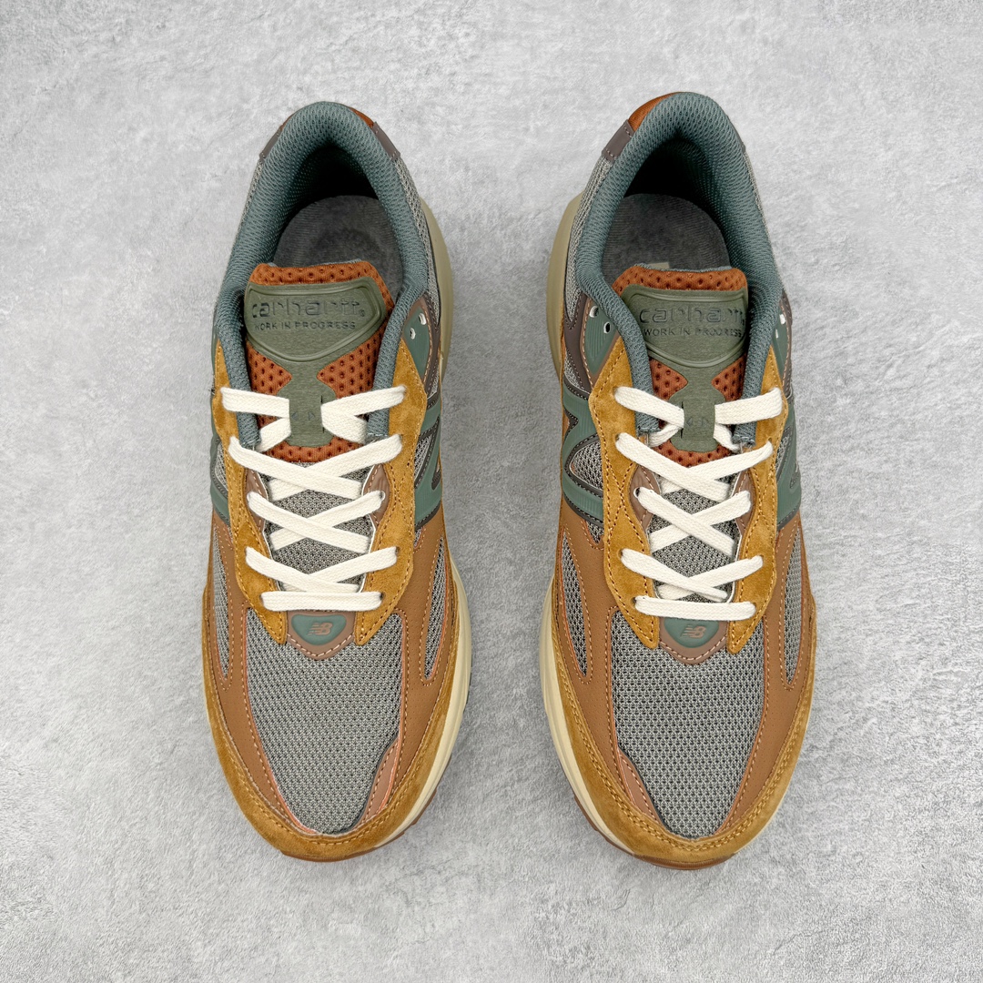图片[2]-＃K版纯原 Carhartt WIP x New Balance M990CH6 新百伦NB990V6 第六代总统复古慢跑鞋 联名卡其色 这是一双极具现代感设计的复古跑鞋 990v6 鞋面大部分面积依旧采用麂皮和织物材质覆盖 从各种细节上看也还是有点 990v5 的影子 但相比 990v5 990v6 鞋面各种材质的拼接会更加复杂 这次 990v6 最大的改变相信大家应该也发现了 就是看上去貌似比 990v4 和 990v5 两代鞋款加起来还要厚的鞋底 其实这是 New Balance 首次采用的三重缓震组合鞋底 除了之前就有的 ABZORB 缓震科技和 ENCAP 中底 这次新加入了 FuelCell 缓震科技 看来舒适度和增高度 都要更上一层楼呀 990v6 的侧标 Logo 设计少见地没有印在绒面皮革上 而是置于网眼面料以及横跨鞋身的皮革织带之上 同时鞋舌上的标签设计并没有延用此前 990v4 和 990v5 采用的样式设计 而是采用了一种新的类似于三角徽章的设计 所以对于鞋款上的更新变化 既有延续经典的设计 也有创新性的改变 尺码：36 37 37.5 38 38.5 39 40 40.5 41.5 42 42.5 43 44 44.5 45-选品中心
