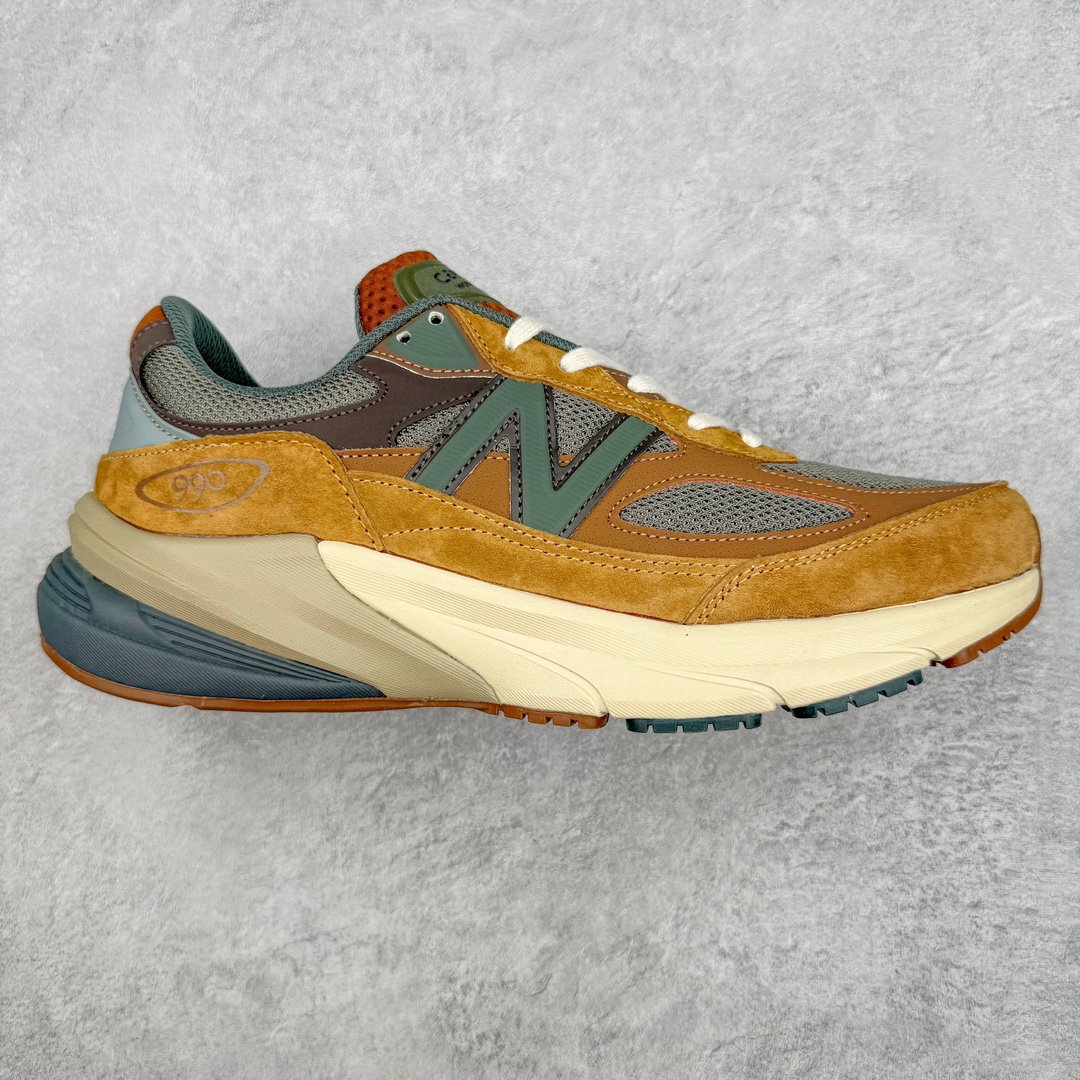 ＃K版纯原 Carhartt WIP x New Balance M990CH6 新百伦NB990V6 第六代总统复古慢跑鞋 联名卡其色 这是一双极具现代感设计的复古跑鞋 990v6 鞋面大部分面积依旧采用麂皮和织物材质覆盖 从各种细节上看也还是有点 990v5 的影子 但相比 990v5 990v6 鞋面各种材质的拼接会更加复杂 这次 990v6 最大的改变相信大家应该也发现了 就是看上去貌似比 990v4 和 990v5 两代鞋款加起来还要厚的鞋底 其实这是 New Balance 首次采用的三重缓震组合鞋底 除了之前就有的 ABZORB 缓震科技和 ENCAP 中底 这次新加入了 FuelCell 缓震科技 看来舒适度和增高度 都要更上一层楼呀 990v6 的侧标 Logo 设计少见地没有印在绒面皮革上 而是置于网眼面料以及横跨鞋身的皮革织带之上 同时鞋舌上的标签设计并没有延用此前 990v4 和 990v5 采用的样式设计 而是采用了一种新的类似于三角徽章的设计 所以对于鞋款上的更新变化 既有延续经典的设计 也有创新性的改变 尺码：36 37 37.5 38 38.5 39 40 40.5 41.5 42 42.5 43 44 44.5 45-选品中心