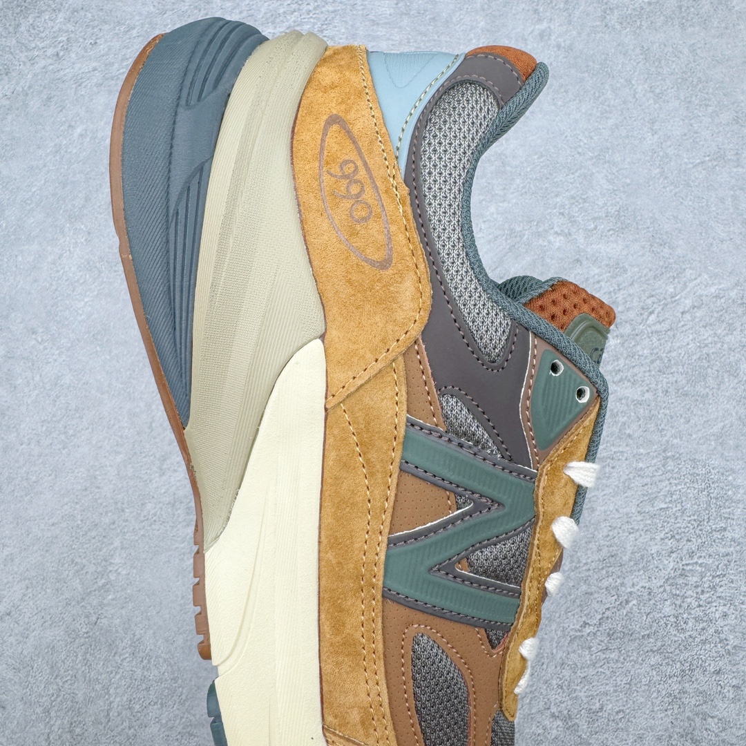 图片[6]-＃K版纯原 Carhartt WIP x New Balance M990CH6 新百伦NB990V6 第六代总统复古慢跑鞋 联名卡其色 这是一双极具现代感设计的复古跑鞋 990v6 鞋面大部分面积依旧采用麂皮和织物材质覆盖 从各种细节上看也还是有点 990v5 的影子 但相比 990v5 990v6 鞋面各种材质的拼接会更加复杂 这次 990v6 最大的改变相信大家应该也发现了 就是看上去貌似比 990v4 和 990v5 两代鞋款加起来还要厚的鞋底 其实这是 New Balance 首次采用的三重缓震组合鞋底 除了之前就有的 ABZORB 缓震科技和 ENCAP 中底 这次新加入了 FuelCell 缓震科技 看来舒适度和增高度 都要更上一层楼呀 990v6 的侧标 Logo 设计少见地没有印在绒面皮革上 而是置于网眼面料以及横跨鞋身的皮革织带之上 同时鞋舌上的标签设计并没有延用此前 990v4 和 990v5 采用的样式设计 而是采用了一种新的类似于三角徽章的设计 所以对于鞋款上的更新变化 既有延续经典的设计 也有创新性的改变 尺码：36 37 37.5 38 38.5 39 40 40.5 41.5 42 42.5 43 44 44.5 45-选品中心