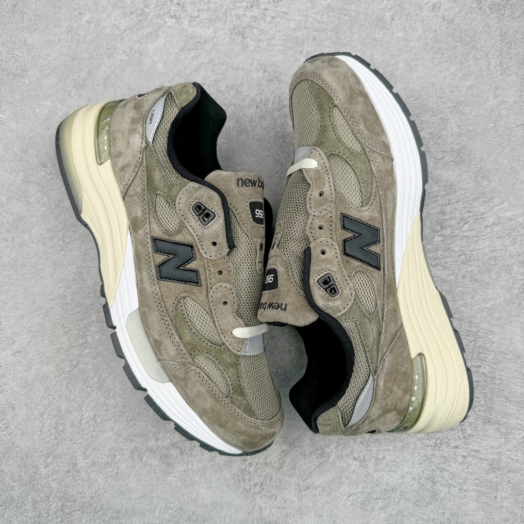 图片[3]-💰240 ＃M纯原 JJJJound x New Balance M992J2 新百伦NB992 联名总统复古慢跑鞋 灰棕 正确3M反光细节 原楦原纸版开发 正确6层组合底模精密开发 后跟透明TPU水晶装饰条稳固 沿用了引以为傲的跑鞋手工技艺 采用猪皮绒面并包裹局部透气网面的鞋身设计 菱网鞋舌上刻有New Balance USA 鞋面依旧身着经典的大热之灰 彰显了其高端的品质身份 尺码：36 37 37.5 38 38.5 39 40 40.5 41.5 42 42.5 43 44 45 46.5 编码：by3936010-运动鞋