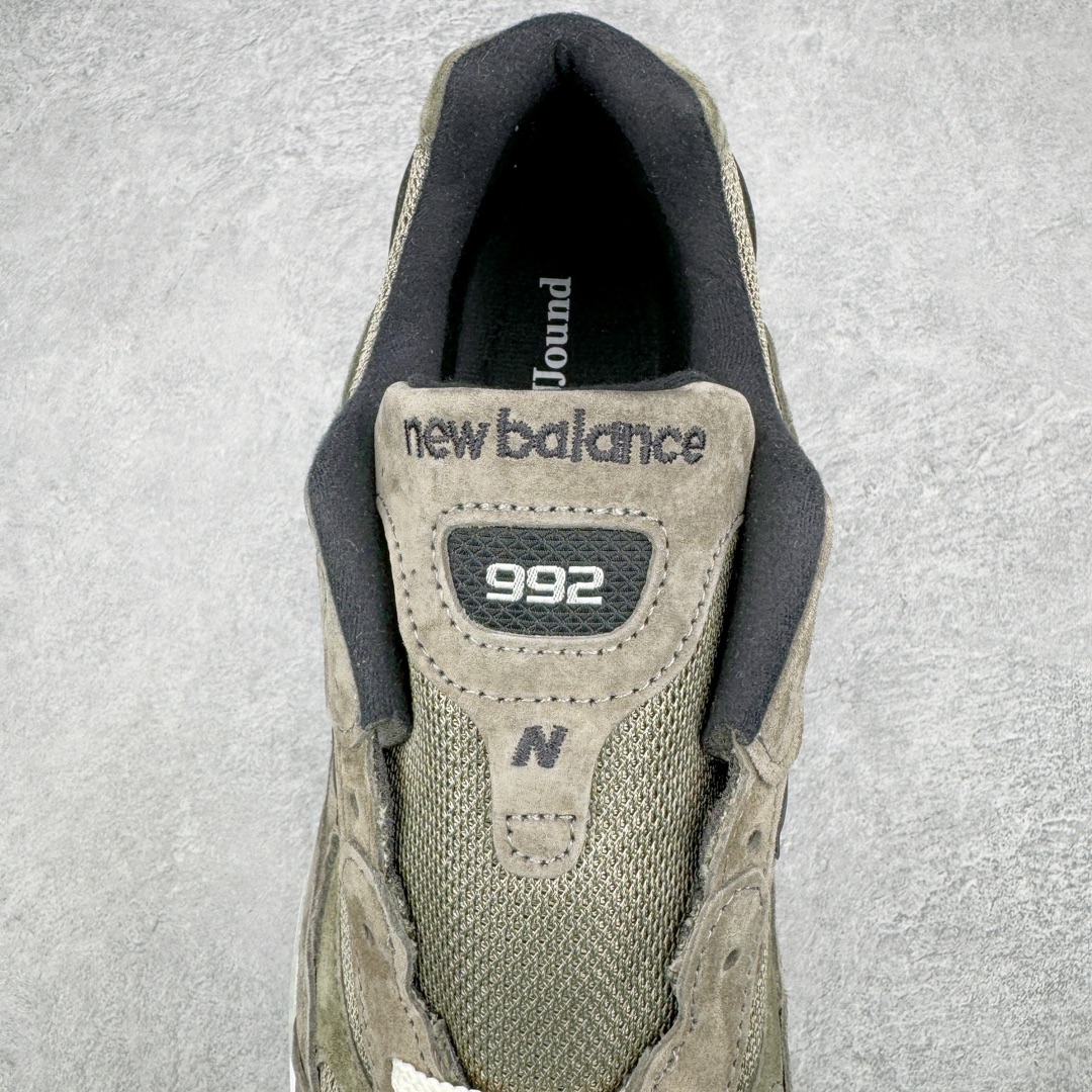 图片[5]-💰240 ＃M纯原 JJJJound x New Balance M992J2 新百伦NB992 联名总统复古慢跑鞋 灰棕 正确3M反光细节 原楦原纸版开发 正确6层组合底模精密开发 后跟透明TPU水晶装饰条稳固 沿用了引以为傲的跑鞋手工技艺 采用猪皮绒面并包裹局部透气网面的鞋身设计 菱网鞋舌上刻有New Balance USA 鞋面依旧身着经典的大热之灰 彰显了其高端的品质身份 尺码：36 37 37.5 38 38.5 39 40 40.5 41.5 42 42.5 43 44 45 46.5 编码：by3936010-运动鞋