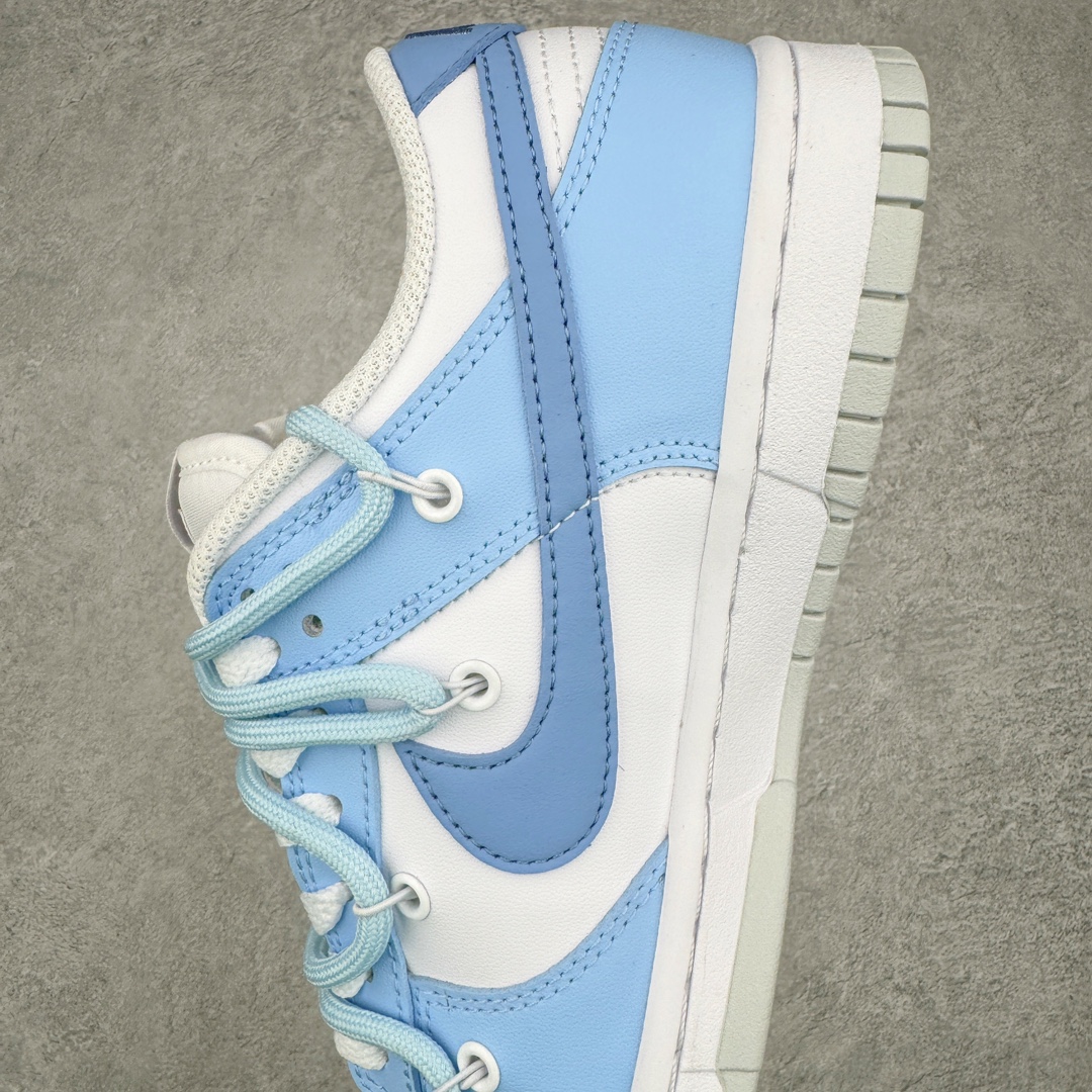 图片[7]-＃YC纯原福利 NK Dunk Low 快乐小熊 白蓝色 DH9765-102 定制系列天花板 无原鞋不开发 全系列得物原鞋一比一校对开发 配色持续更新中 终端对接 优势输出 全套原厂楦头原纸板数据档案倾力打造 原汁原味莞产 极致还原 圈内最强针车工艺 高端零售指定版 广东原厂配套原盒原标 鞋盒分三个尺码段 原厂冲刀 超高清洁度 全鞋零毛边皮料切割 采用原厂百宏鞋带以及原厂百宏织唛舌标 内标可供原厂几率过验 进口原装条纹中底布 四线拉帮白色点胶 原厂拉帮手法遵循公司 原厂电绣 极致还原 尺码：35.5 36 36.5 37.5 38 38.5 39-选品中心