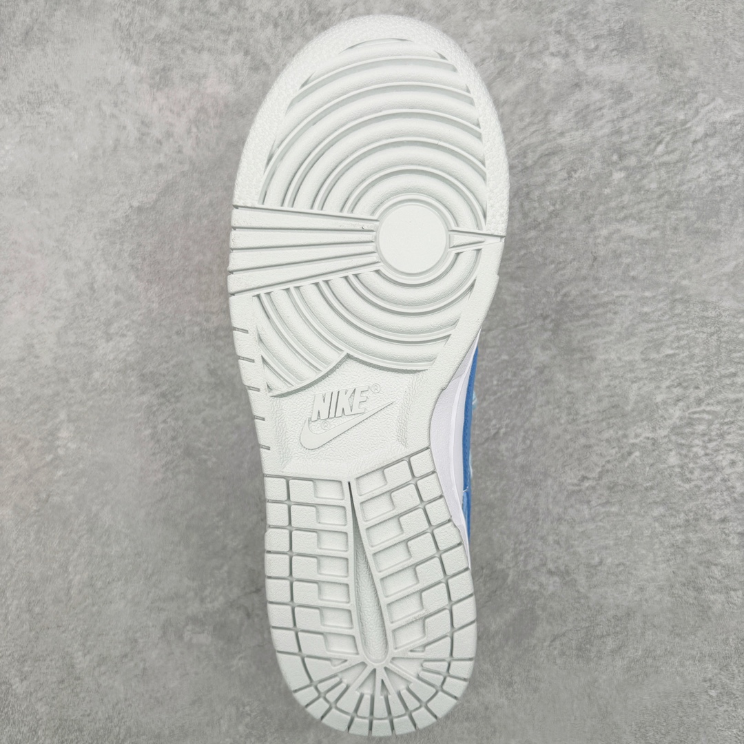 图片[9]-＃YC纯原福利 NK Dunk Low 快乐小熊 白蓝色 DH9765-102 定制系列天花板 无原鞋不开发 全系列得物原鞋一比一校对开发 配色持续更新中 终端对接 优势输出 全套原厂楦头原纸板数据档案倾力打造 原汁原味莞产 极致还原 圈内最强针车工艺 高端零售指定版 广东原厂配套原盒原标 鞋盒分三个尺码段 原厂冲刀 超高清洁度 全鞋零毛边皮料切割 采用原厂百宏鞋带以及原厂百宏织唛舌标 内标可供原厂几率过验 进口原装条纹中底布 四线拉帮白色点胶 原厂拉帮手法遵循公司 原厂电绣 极致还原 尺码：35.5 36 36.5 37.5 38 38.5 39-选品中心