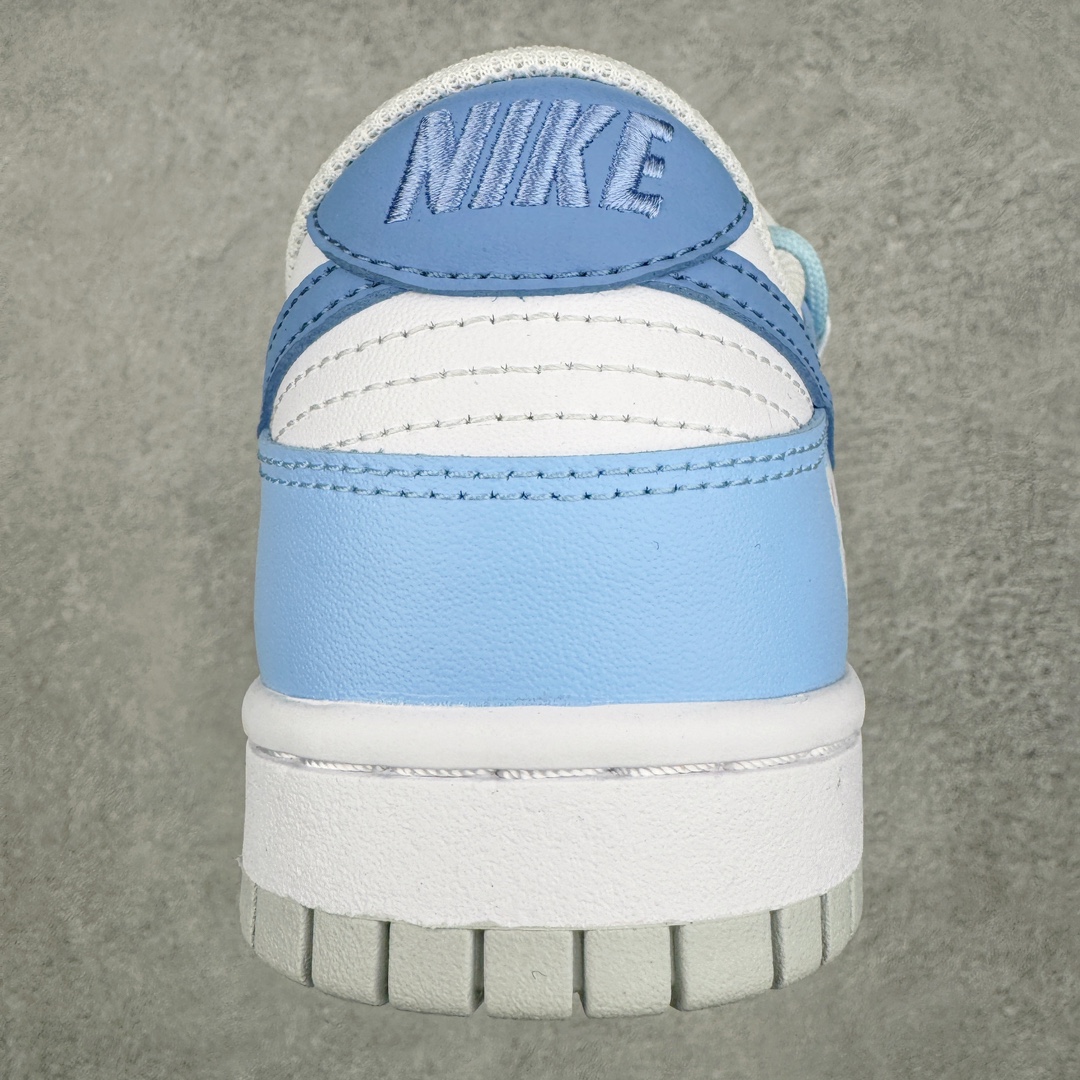 图片[8]-＃YC纯原福利 NK Dunk Low 快乐小熊 白蓝色 DH9765-102 定制系列天花板 无原鞋不开发 全系列得物原鞋一比一校对开发 配色持续更新中 终端对接 优势输出 全套原厂楦头原纸板数据档案倾力打造 原汁原味莞产 极致还原 圈内最强针车工艺 高端零售指定版 广东原厂配套原盒原标 鞋盒分三个尺码段 原厂冲刀 超高清洁度 全鞋零毛边皮料切割 采用原厂百宏鞋带以及原厂百宏织唛舌标 内标可供原厂几率过验 进口原装条纹中底布 四线拉帮白色点胶 原厂拉帮手法遵循公司 原厂电绣 极致还原 尺码：35.5 36 36.5 37.5 38 38.5 39-选品中心