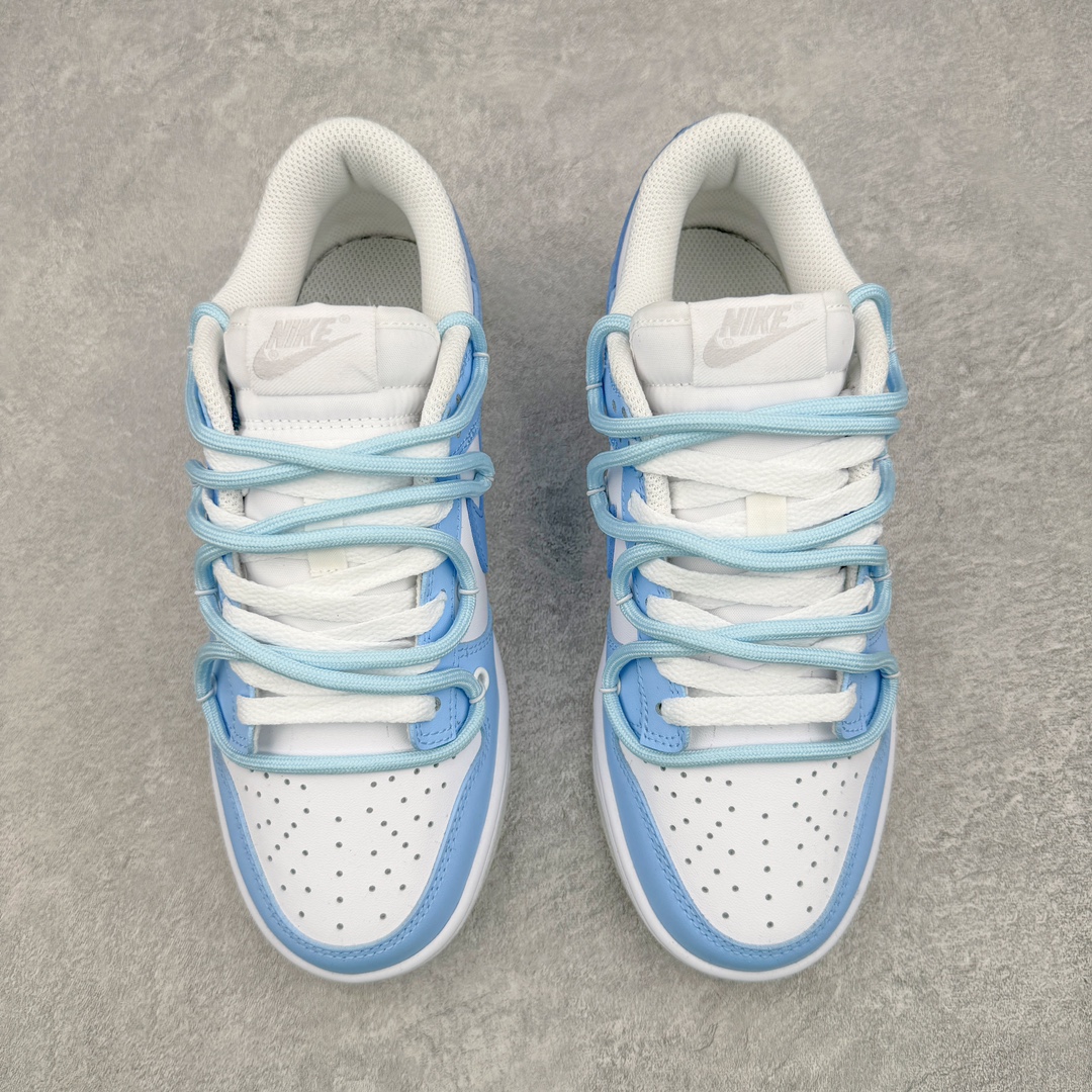 图片[2]-＃YC纯原福利 NK Dunk Low 快乐小熊 白蓝色 DH9765-102 定制系列天花板 无原鞋不开发 全系列得物原鞋一比一校对开发 配色持续更新中 终端对接 优势输出 全套原厂楦头原纸板数据档案倾力打造 原汁原味莞产 极致还原 圈内最强针车工艺 高端零售指定版 广东原厂配套原盒原标 鞋盒分三个尺码段 原厂冲刀 超高清洁度 全鞋零毛边皮料切割 采用原厂百宏鞋带以及原厂百宏织唛舌标 内标可供原厂几率过验 进口原装条纹中底布 四线拉帮白色点胶 原厂拉帮手法遵循公司 原厂电绣 极致还原 尺码：35.5 36 36.5 37.5 38 38.5 39-选品中心
