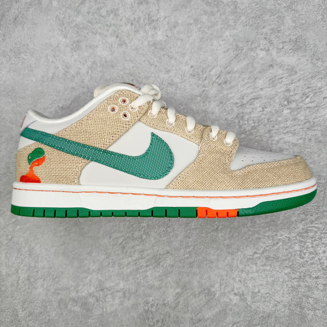 零售💰200 ＃KZ神版福利回馈‼Jarritos x NK SB Dunk Low 联名墨西哥汽水米白绿撕撕乐 FD0860-001 毫无疑问市场中端王者 全码福利开炸 长期补货价格一步到位 毫无疑问市场中端王者 实力大厂出品 新配色陆续开发 利润个位数只为口碑 全套原纸板楦头开发 确保原汁原味 完美呈现DUNK版型 一比一鞋头弧度高度鞋身弧度 此版本只针对中端市场 皮料材质有所更替 其他数据细节工艺流程均保持一致 绝不口嗨 细节品控鞋型随意对比 独家私模官方第六代原厂航空铝磨具打磨大底 鞋头坡度极致还原 无解鞋型 原盒原配 圈内天花板工艺 原厂玻璃冲刀 超高清洁度 全鞋零毛边皮料切割 原厂中底布点胶 中底布拉帮走线遵循公司 SIZE：36 36.5 37.5 38 38.5 39 40 40.5 41 42 42.5 43 44 44.5 45 46 47.5 编码：by2936000-运动鞋