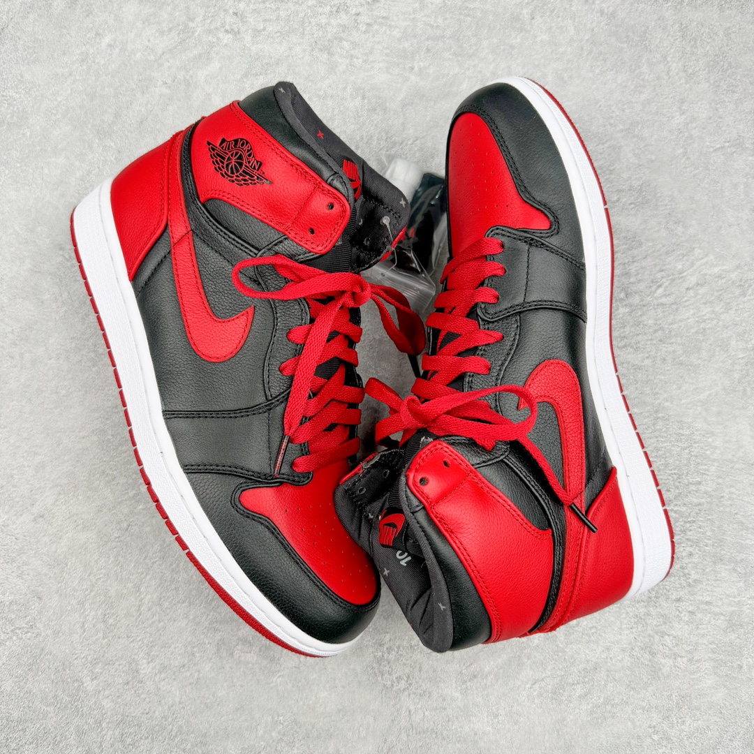 图片[3]-零售💰450 ＃PK纯原 Air Jordan AJ1 Retro High \”Banned \” 黑红禁穿2011 432001-001 情怀单品 元年老鞋 圈内最强系列 高端零售特供批次 产品品控稳定性领先行业 各方面均可对飙L版 良心定价不杀猪 SZ原厂全套原楦原纸板冲刀磨具开发 原厂皮料加持 原厂港宝加持定型后跟R度完美 同源原厂电绣 飞翼针数密度立体效果一致 百分百一致原鞋 原厂拉帮工艺 针距密度一致 后跟弧度收口自然不对折 极致一眼正品既视感 进口玻璃冲刀皮料裁剪零毛边 全鞋电脑针车工艺 品控清洁度最高QC检验标准 免检产品 原厂订购鞋盒、鞋标、防尘纸、鞋撑、鞋带 追求极致的原厂味道 SIZE：40 40.5 41 42 42.5 43 44 44.5 45 46 47.5 编码：by4936050-运动鞋