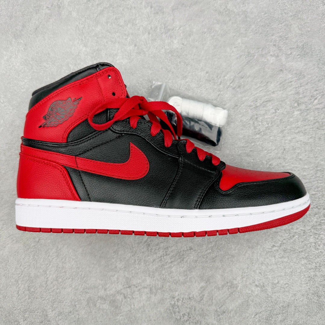 零售💰450 ＃PK纯原 Air Jordan AJ1 Retro High \”Banned \” 黑红禁穿2011 432001-001 情怀单品 元年老鞋 圈内最强系列 高端零售特供批次 产品品控稳定性领先行业 各方面均可对飙L版 良心定价不杀猪 SZ原厂全套原楦原纸板冲刀磨具开发 原厂皮料加持 原厂港宝加持定型后跟R度完美 同源原厂电绣 飞翼针数密度立体效果一致 百分百一致原鞋 原厂拉帮工艺 针距密度一致 后跟弧度收口自然不对折 极致一眼正品既视感 进口玻璃冲刀皮料裁剪零毛边 全鞋电脑针车工艺 品控清洁度最高QC检验标准 免检产品 原厂订购鞋盒、鞋标、防尘纸、鞋撑、鞋带 追求极致的原厂味道 SIZE：40 40.5 41 42 42.5 43 44 44.5 45 46 47.5 编码：by4936050-运动鞋