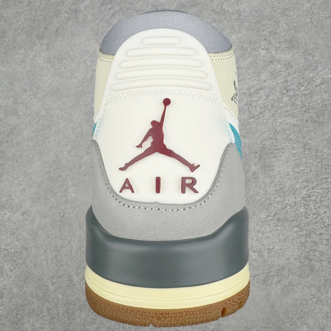 图片[8]-💰220 ＃KZ神版 Air Jordan Legacy AJ312 High 高帮复古篮球鞋 白灰蓝 FB1875-141 市场最强独一档产物 全套原纸板楦头开发 原厂大底磨具加持立体防滑纹理 原档数据后跟TPU子母扣魔术贴 原装可视Air Sole气垫 原汁原味最完美的312代版型 唯一正确鞋头趴度弧度高度鞋身腰线 进口港宝加持 后跟自然饱满 全鞋荧光划线卡点 追求极致完美 每一双都是工艺品 多重QC质检 超越公司货的品控标准 实实在在的免检产品 鞋身采用了皮革材质打造 横跨鞋面的魔术贴十分吸睛 侧面的Swoosh Logo的一部分被鞋面遮挡了一部分 颇具玩味 魔术贴上标有NK标识 而鞋舌上是Jordan的经典红色飞翼Logo 后跟和鞋底均采用了AJ3的设计 后跟上同样也使用了经典的爆裂纹图案 SIZE：36 36.5 37.5 38 38.5 39 40 40.5 41 42 42.5 43 44 44.5 45 46 47.5 编码：by2936090-运动鞋