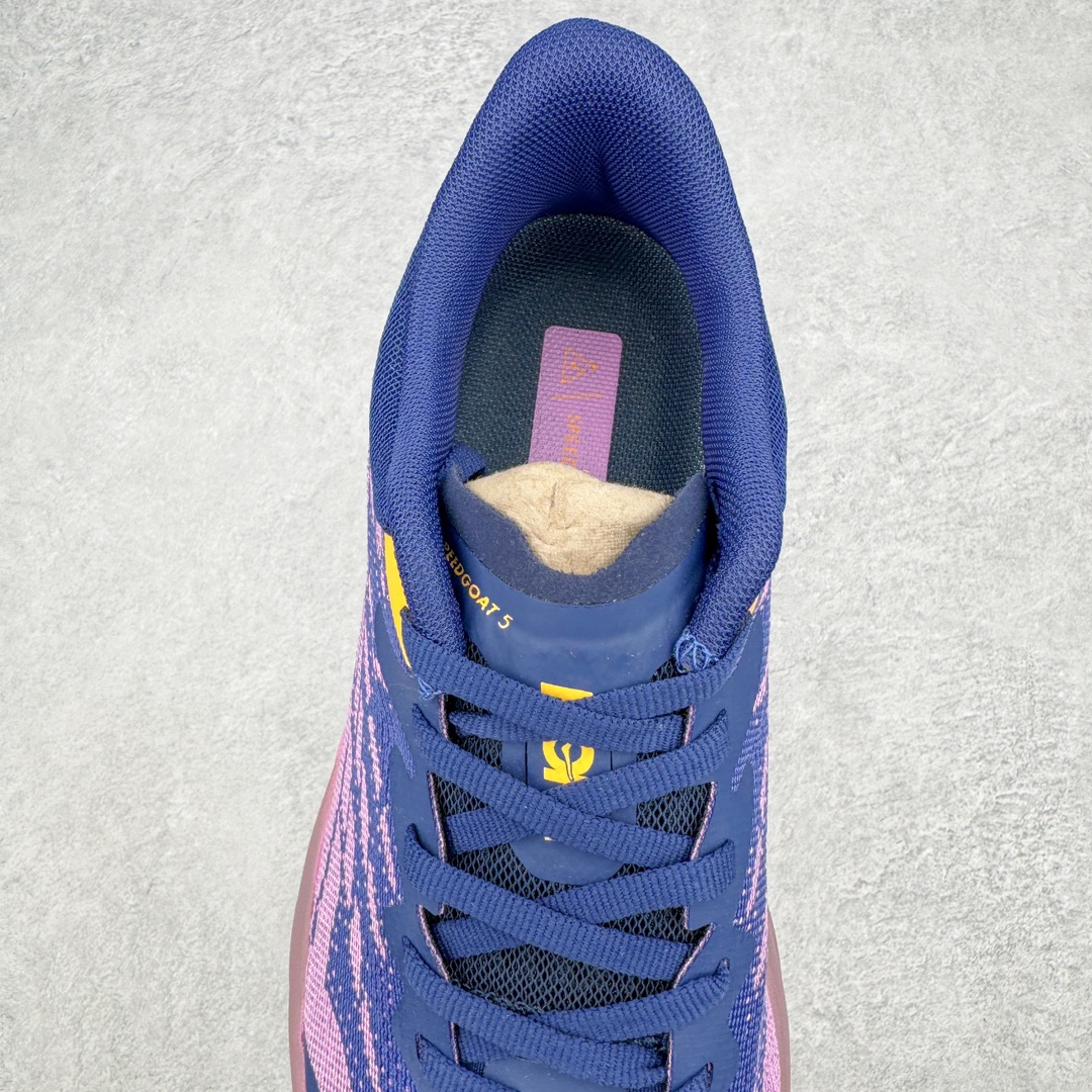 图片[5]-HOKA ONE ONE Speedgoat 5 户外越野跑步鞋 飞速羚羊5系列 新一代工程网纱鞋面 在确保鞋面稳定性的同时减少了固定胶条的使用 鞋面更轻盈、透气、舒适 可回收材料 为环保做出贡献 延伸后跟拉攀 方便快速穿脱 速度型滚动平衡技术 在崎岖的路面上 为平稳顺畅的步伐提供支持 HOKA ONE ONE是来自美国的跑步鞋知名品牌 创立于2009年 始终致力于为所有跑者提供更新、更好的跑步装备 相比常规跑鞋特别研发使用性能独特的几何形跑鞋中底 此种鞋底更厚、更高、回弹性也更好 除了卓越的缓冲性能 它还能为各种阶段的跑者带来更具动感、更加稳定的跑步体验 从设计之初就清楚意识到 要保证跑者步幅的均匀一致 双脚自然而然的运动至关重要 尺码：36 36.5 37.5 38 38.5 39 40 40.5 41 42 42.5 43 44 44.5 45-选品中心