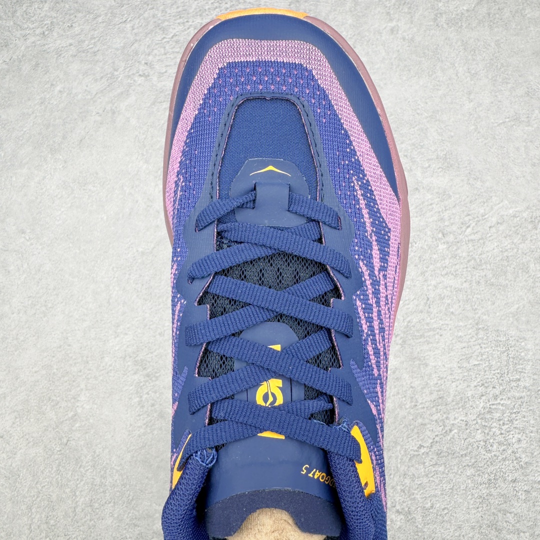 图片[4]-HOKA ONE ONE Speedgoat 5 户外越野跑步鞋 飞速羚羊5系列 新一代工程网纱鞋面 在确保鞋面稳定性的同时减少了固定胶条的使用 鞋面更轻盈、透气、舒适 可回收材料 为环保做出贡献 延伸后跟拉攀 方便快速穿脱 速度型滚动平衡技术 在崎岖的路面上 为平稳顺畅的步伐提供支持 HOKA ONE ONE是来自美国的跑步鞋知名品牌 创立于2009年 始终致力于为所有跑者提供更新、更好的跑步装备 相比常规跑鞋特别研发使用性能独特的几何形跑鞋中底 此种鞋底更厚、更高、回弹性也更好 除了卓越的缓冲性能 它还能为各种阶段的跑者带来更具动感、更加稳定的跑步体验 从设计之初就清楚意识到 要保证跑者步幅的均匀一致 双脚自然而然的运动至关重要 尺码：36 36.5 37.5 38 38.5 39 40 40.5 41 42 42.5 43 44 44.5 45-选品中心