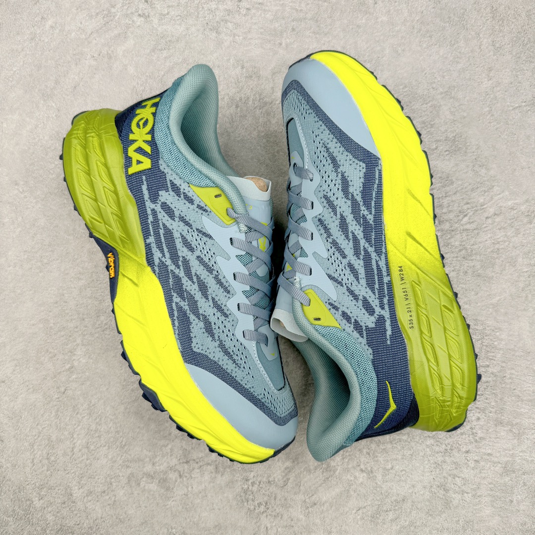 图片[3]-HOKA ONE ONE Speedgoat 5 户外越野跑步鞋 飞速羚羊5系列 新一代工程网纱鞋面 在确保鞋面稳定性的同时减少了固定胶条的使用 鞋面更轻盈、透气、舒适 可回收材料 为环保做出贡献 延伸后跟拉攀 方便快速穿脱 速度型滚动平衡技术 在崎岖的路面上 为平稳顺畅的步伐提供支持 HOKA ONE ONE是来自美国的跑步鞋知名品牌 创立于2009年 始终致力于为所有跑者提供更新、更好的跑步装备 相比常规跑鞋特别研发使用性能独特的几何形跑鞋中底 此种鞋底更厚、更高、回弹性也更好 除了卓越的缓冲性能 它还能为各种阶段的跑者带来更具动感、更加稳定的跑步体验 从设计之初就清楚意识到 要保证跑者步幅的均匀一致 双脚自然而然的运动至关重要 尺码：36 36.5 37.5 38 38.5 39 40 40.5 41 42 42.5 43 44 44.5 45-选品中心