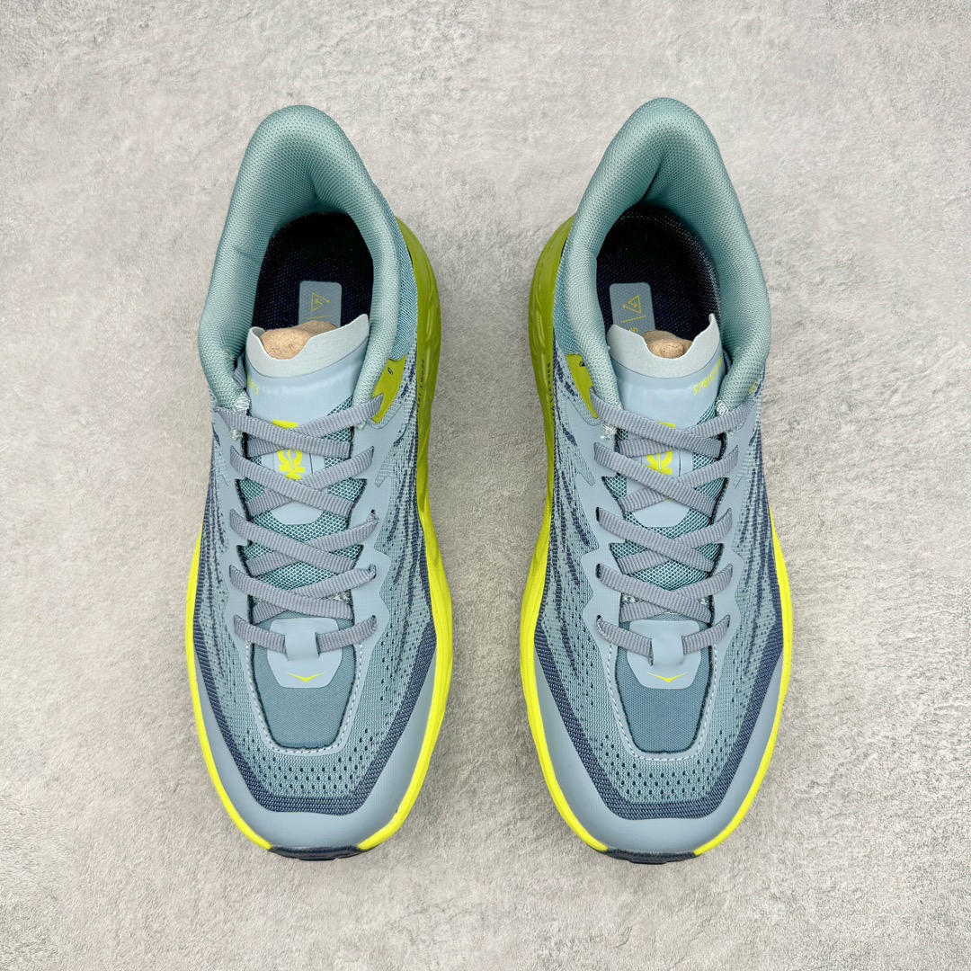 图片[2]-HOKA ONE ONE Speedgoat 5 户外越野跑步鞋 飞速羚羊5系列 新一代工程网纱鞋面 在确保鞋面稳定性的同时减少了固定胶条的使用 鞋面更轻盈、透气、舒适 可回收材料 为环保做出贡献 延伸后跟拉攀 方便快速穿脱 速度型滚动平衡技术 在崎岖的路面上 为平稳顺畅的步伐提供支持 HOKA ONE ONE是来自美国的跑步鞋知名品牌 创立于2009年 始终致力于为所有跑者提供更新、更好的跑步装备 相比常规跑鞋特别研发使用性能独特的几何形跑鞋中底 此种鞋底更厚、更高、回弹性也更好 除了卓越的缓冲性能 它还能为各种阶段的跑者带来更具动感、更加稳定的跑步体验 从设计之初就清楚意识到 要保证跑者步幅的均匀一致 双脚自然而然的运动至关重要 尺码：36 36.5 37.5 38 38.5 39 40 40.5 41 42 42.5 43 44 44.5 45-选品中心