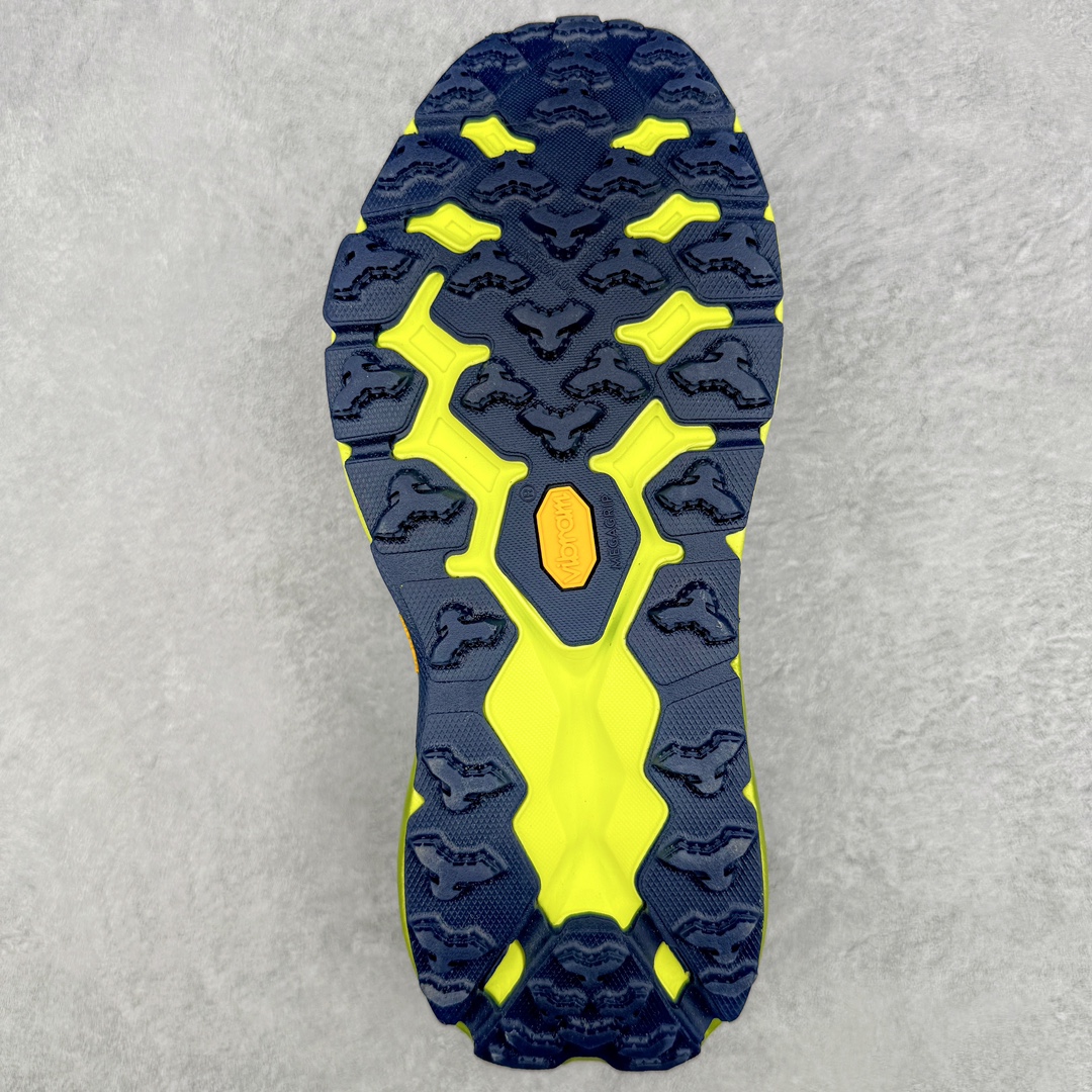 图片[9]-HOKA ONE ONE Speedgoat 5 户外越野跑步鞋 飞速羚羊5系列 新一代工程网纱鞋面 在确保鞋面稳定性的同时减少了固定胶条的使用 鞋面更轻盈、透气、舒适 可回收材料 为环保做出贡献 延伸后跟拉攀 方便快速穿脱 速度型滚动平衡技术 在崎岖的路面上 为平稳顺畅的步伐提供支持 HOKA ONE ONE是来自美国的跑步鞋知名品牌 创立于2009年 始终致力于为所有跑者提供更新、更好的跑步装备 相比常规跑鞋特别研发使用性能独特的几何形跑鞋中底 此种鞋底更厚、更高、回弹性也更好 除了卓越的缓冲性能 它还能为各种阶段的跑者带来更具动感、更加稳定的跑步体验 从设计之初就清楚意识到 要保证跑者步幅的均匀一致 双脚自然而然的运动至关重要 尺码：36 36.5 37.5 38 38.5 39 40 40.5 41 42 42.5 43 44 44.5 45-选品中心