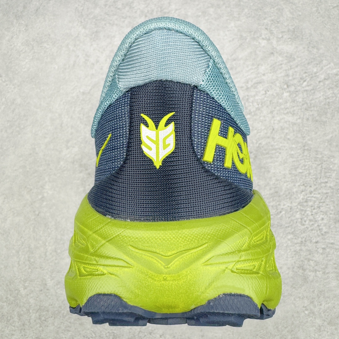 图片[8]-HOKA ONE ONE Speedgoat 5 户外越野跑步鞋 飞速羚羊5系列 新一代工程网纱鞋面 在确保鞋面稳定性的同时减少了固定胶条的使用 鞋面更轻盈、透气、舒适 可回收材料 为环保做出贡献 延伸后跟拉攀 方便快速穿脱 速度型滚动平衡技术 在崎岖的路面上 为平稳顺畅的步伐提供支持 HOKA ONE ONE是来自美国的跑步鞋知名品牌 创立于2009年 始终致力于为所有跑者提供更新、更好的跑步装备 相比常规跑鞋特别研发使用性能独特的几何形跑鞋中底 此种鞋底更厚、更高、回弹性也更好 除了卓越的缓冲性能 它还能为各种阶段的跑者带来更具动感、更加稳定的跑步体验 从设计之初就清楚意识到 要保证跑者步幅的均匀一致 双脚自然而然的运动至关重要 尺码：36 36.5 37.5 38 38.5 39 40 40.5 41 42 42.5 43 44 44.5 45-选品中心